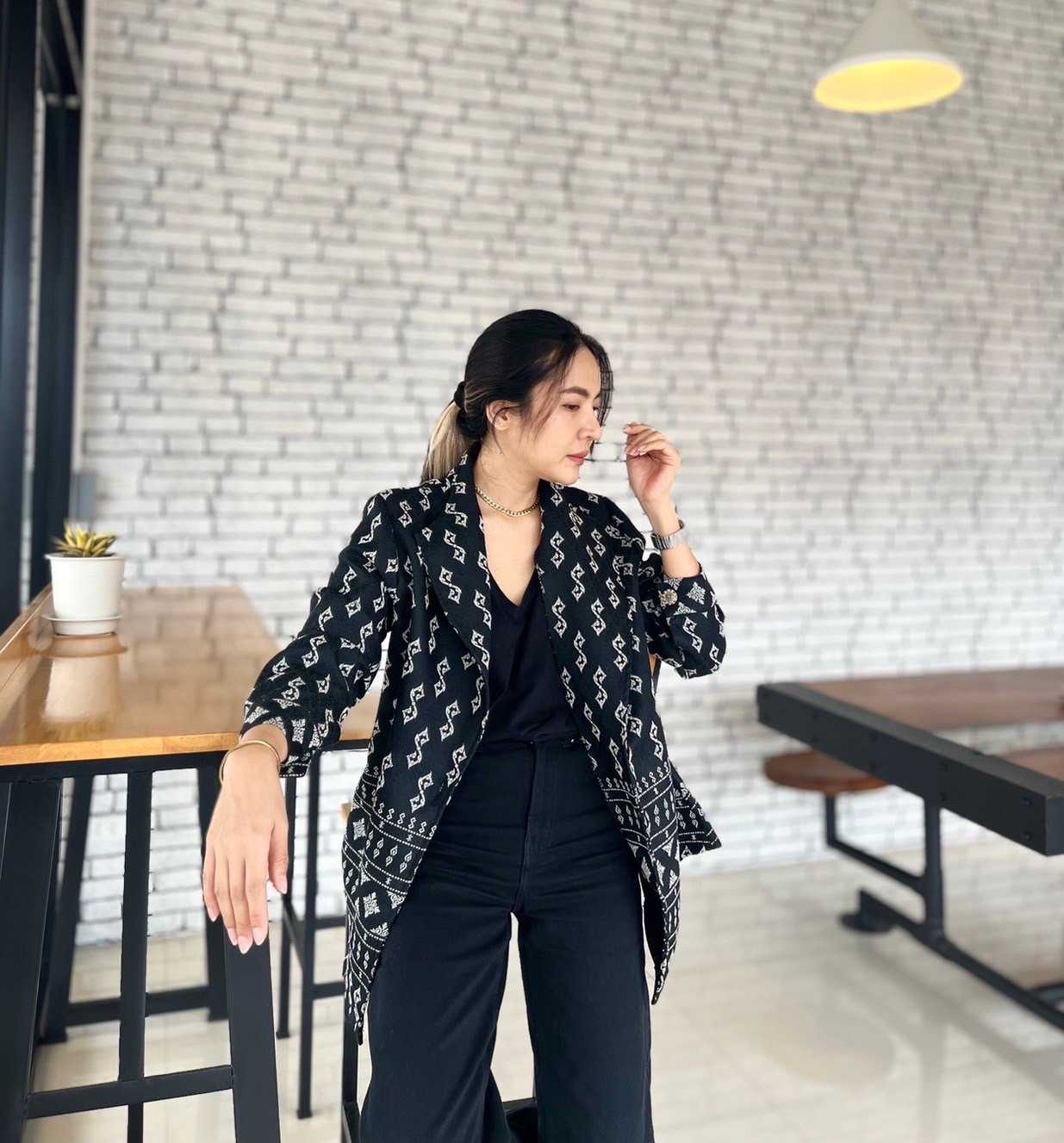 เสื้อคลุมเบลเซอร์ปีกนกสีดำมิดไนท์