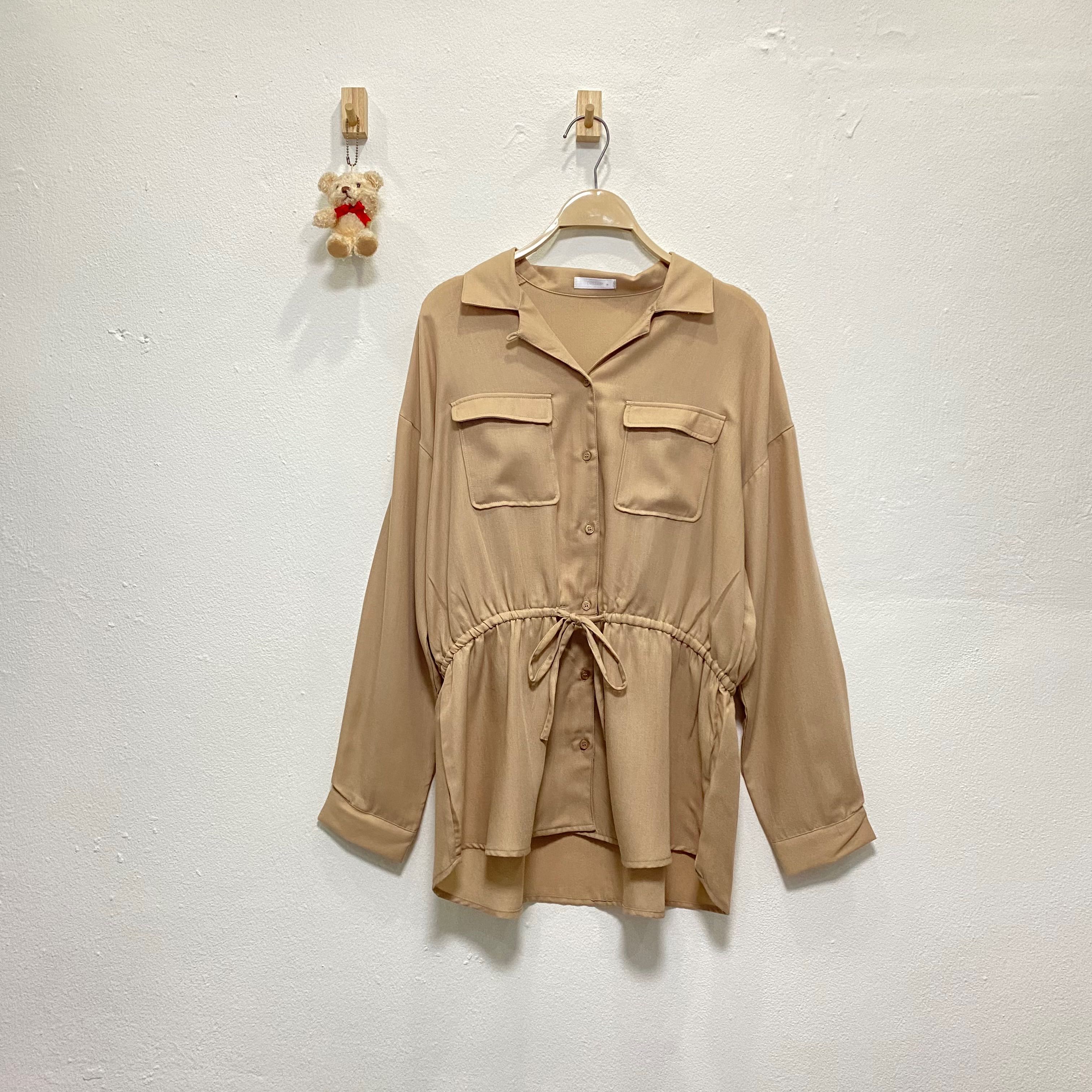 Dreskip - เชิ้ตสม็อคเอวสีน้ำตาลครีมอ่อน