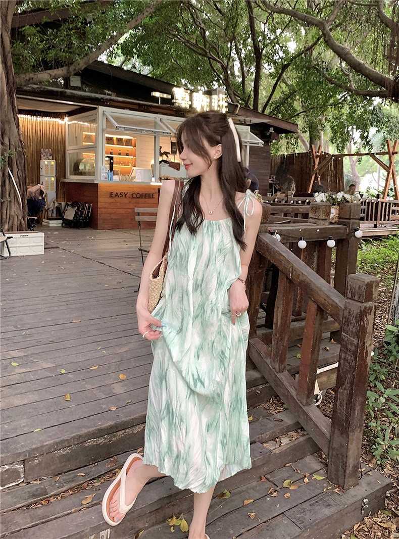 D219 เดรสยาวสายเดี่ยว สีเขียวอ่อน