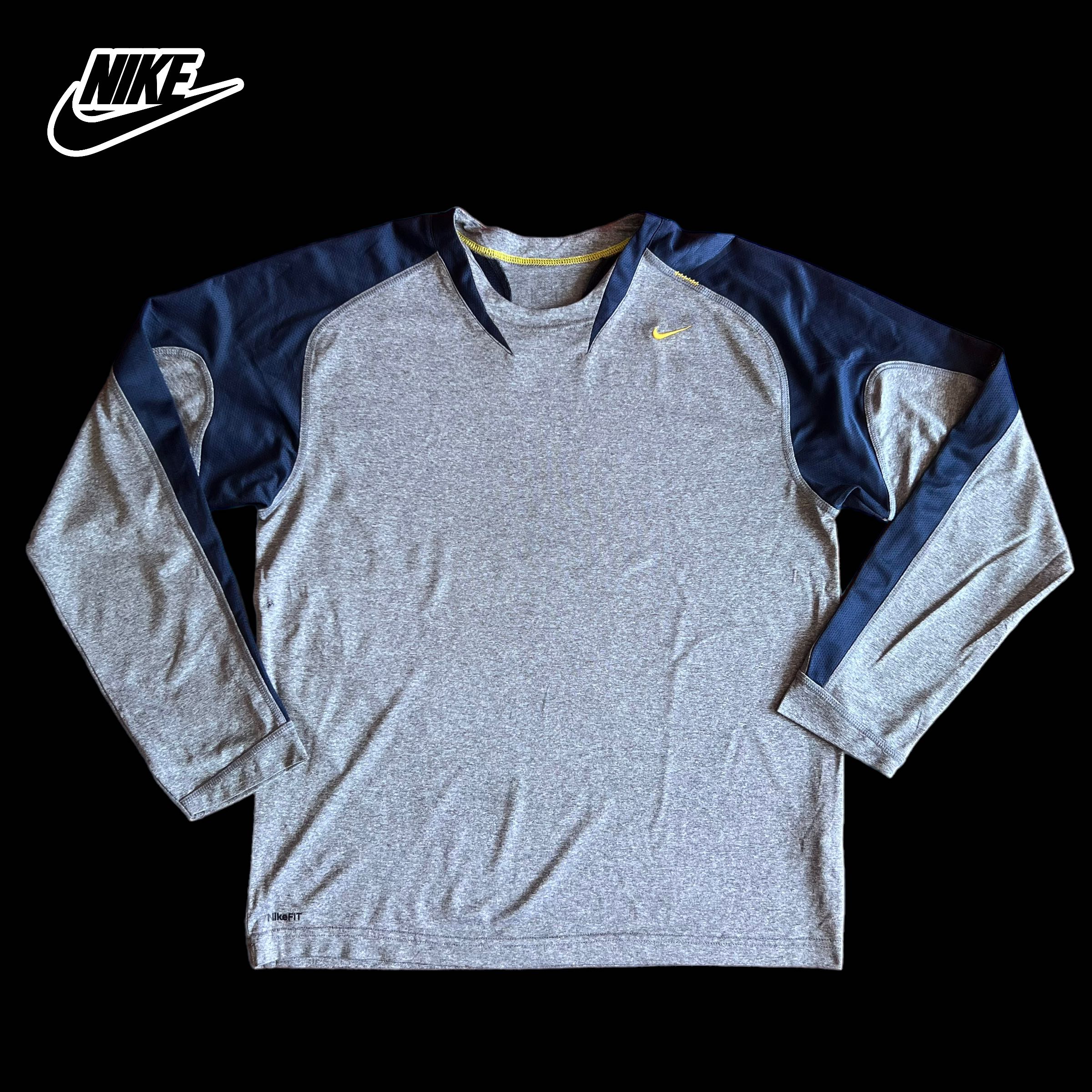 NIKE