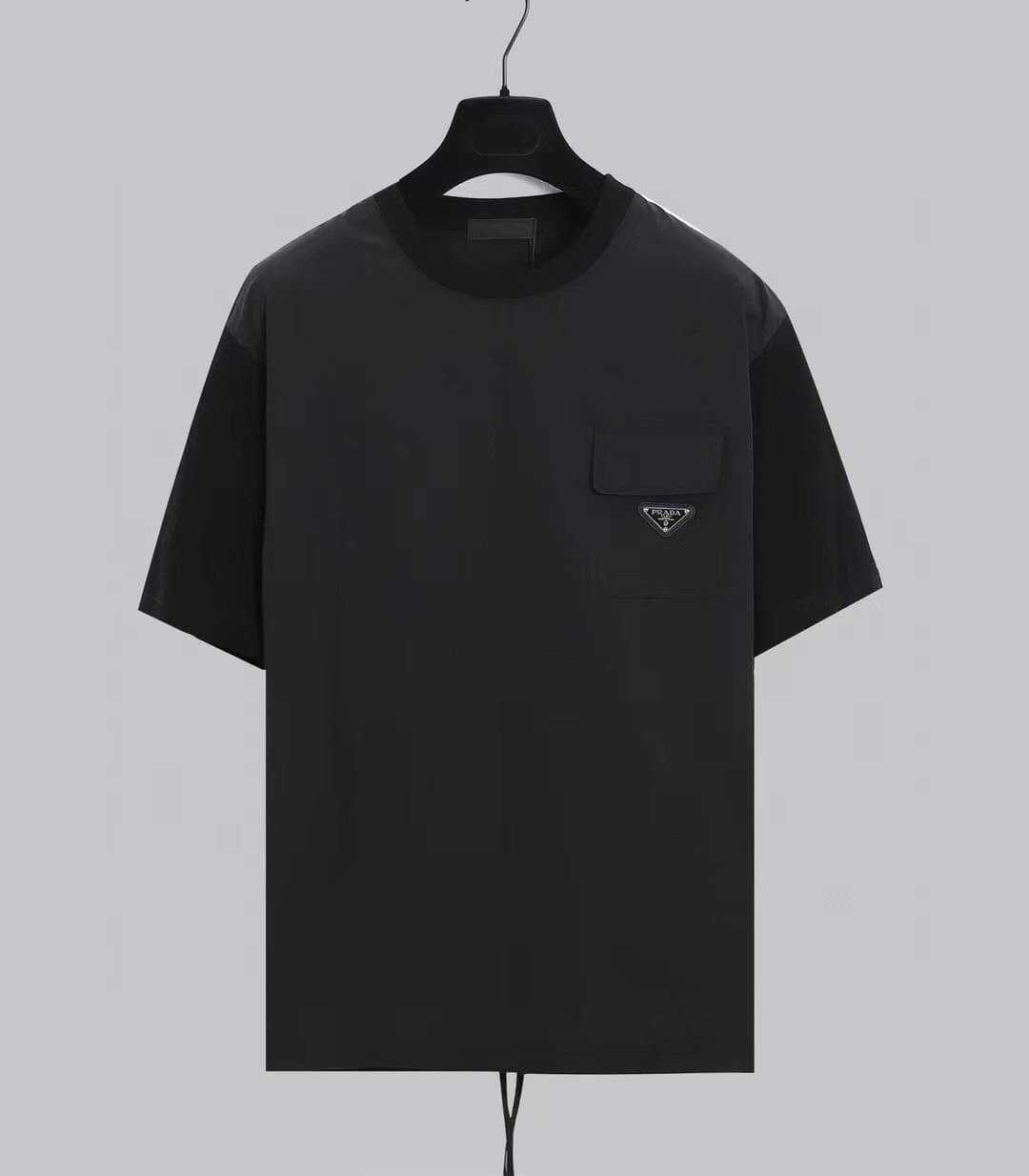 PRADA NYLON POCKET T-SHIRT BLACK เสื้อยืดคอกลมแขนสั้น แบรนด์ปราด้า trinangle logo plaque