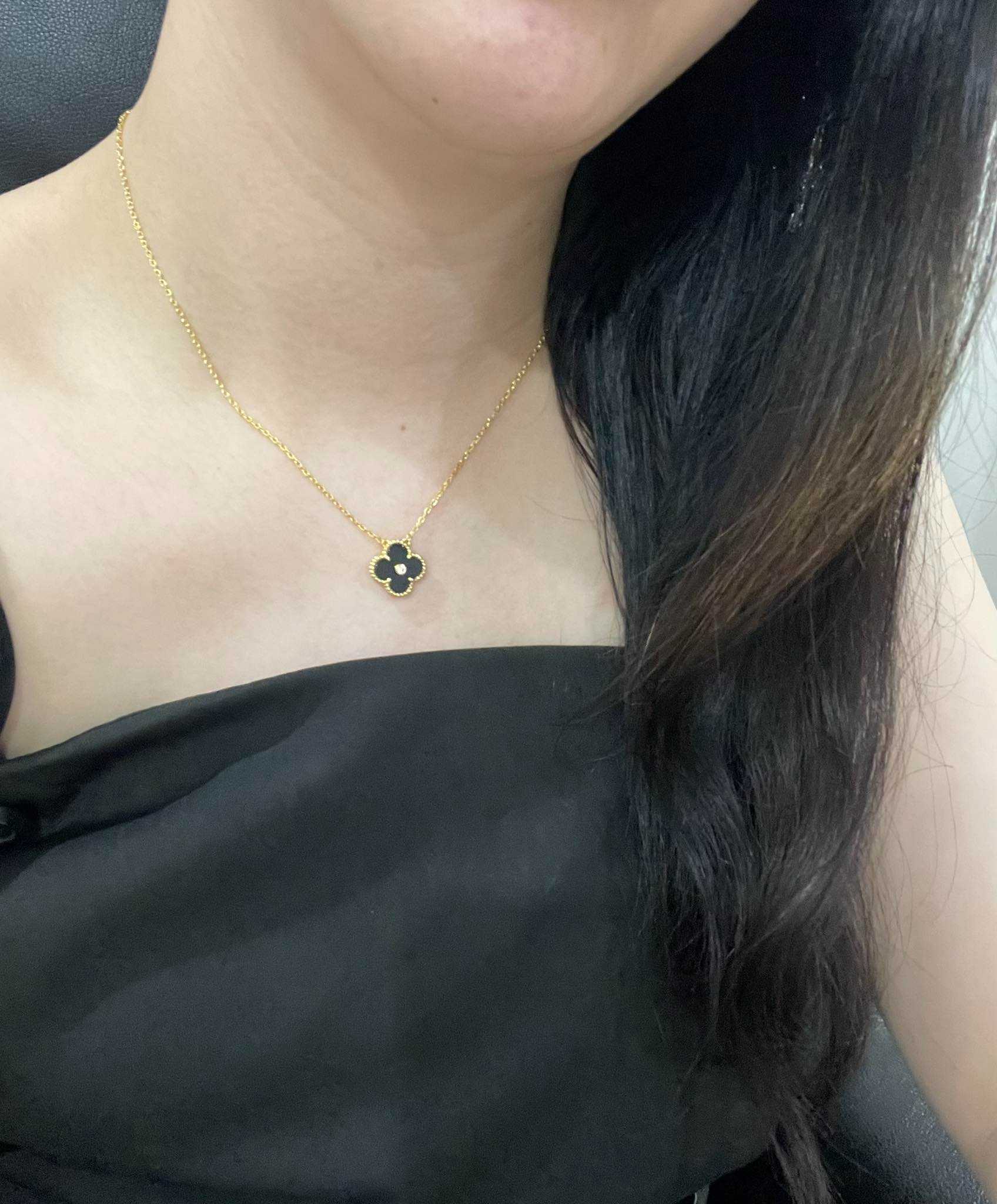 สร้อยคอ BLACK with diamond
