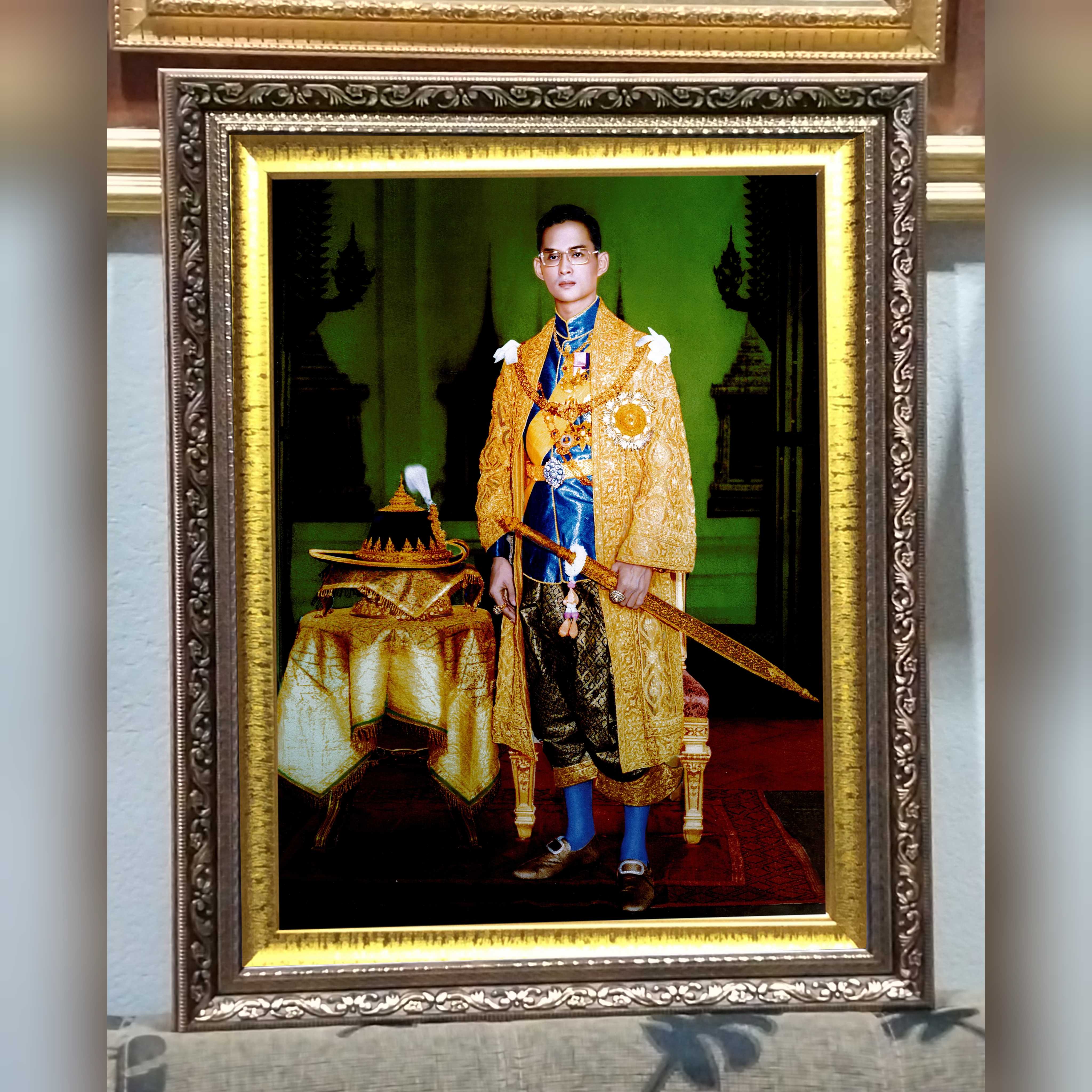 กรอบรูปในหลวง ขนาด 16×20 นิ้ว พร้อทภาพถ่าย