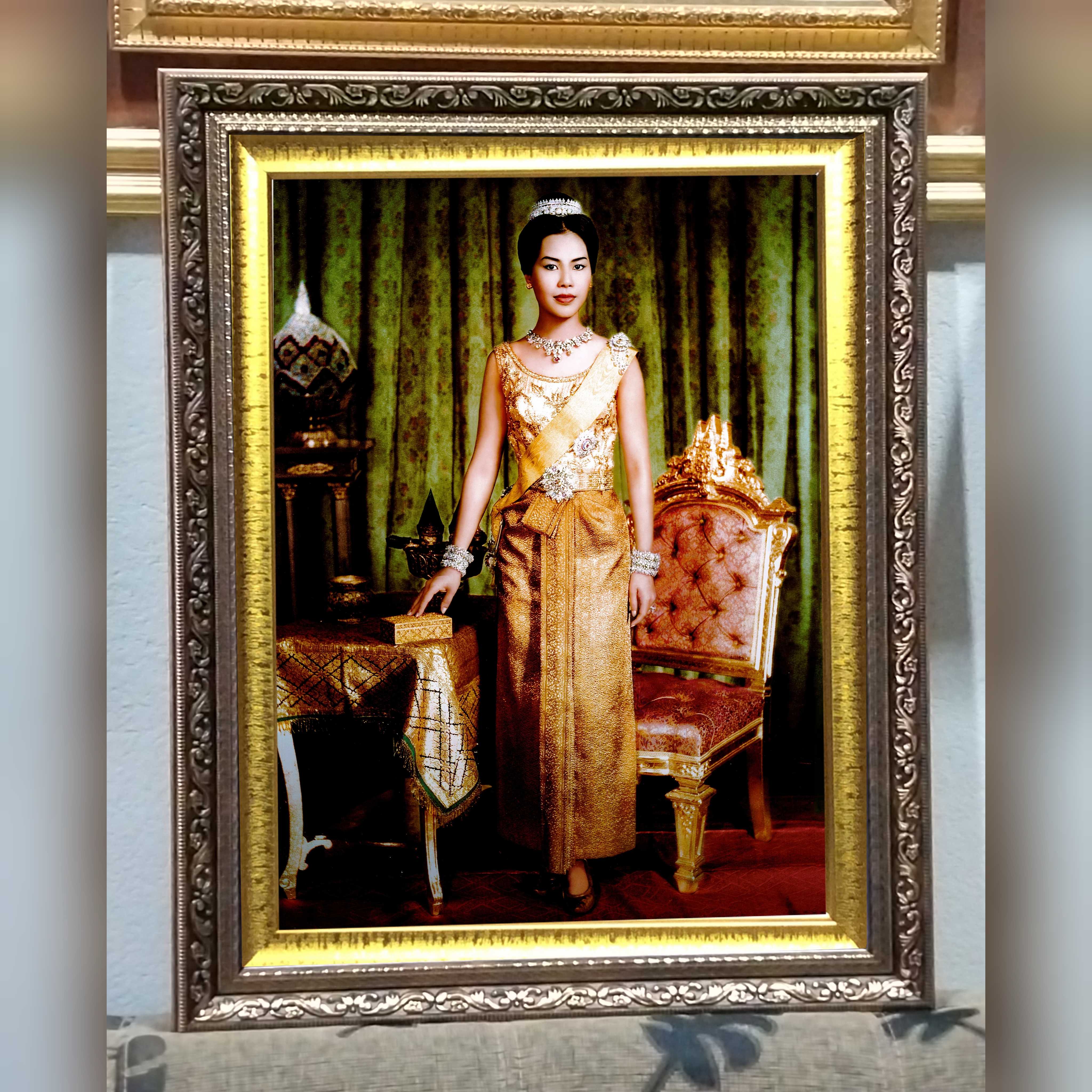 กรอบรูปพระพันปีหลวง ขนาด 16×20 นิ้ว พร้อทภาพถ่าย