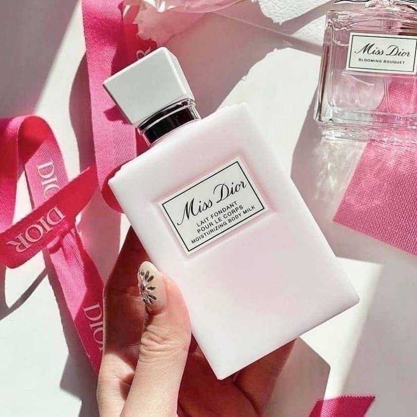 โลชั่นบำรุงผิวกาย Dior Miss Dior Moisturizing Body Milk  200 ml