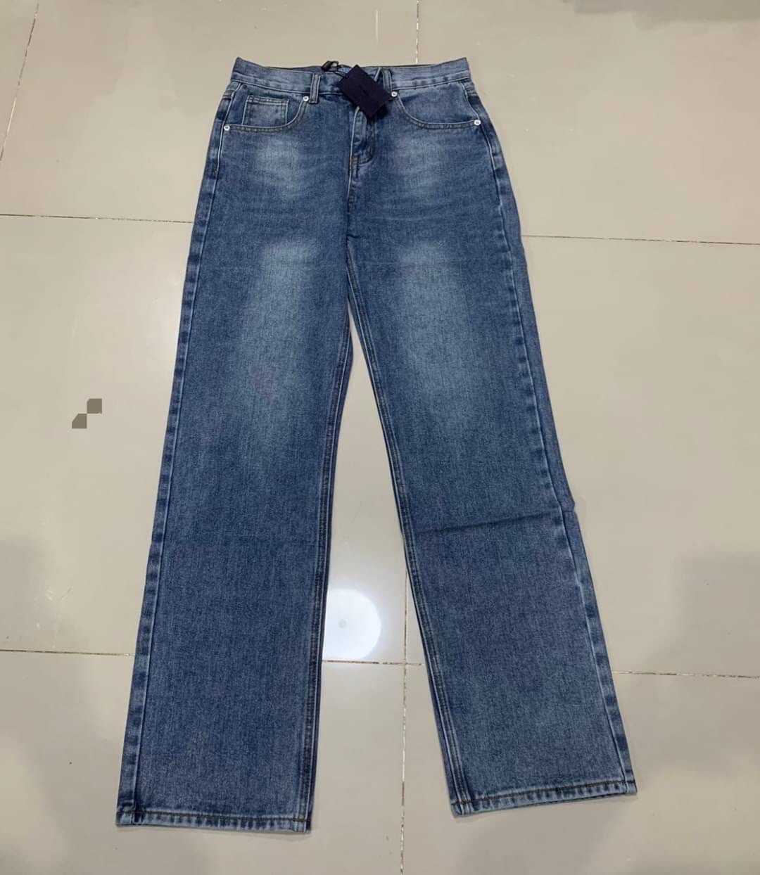 PRADA JEANS WITH TRIANGLE LOGO IN BLUE กางเกงยีนส์ขากระบอก แบรนด์ปราด้า ยีนส์ฟอก