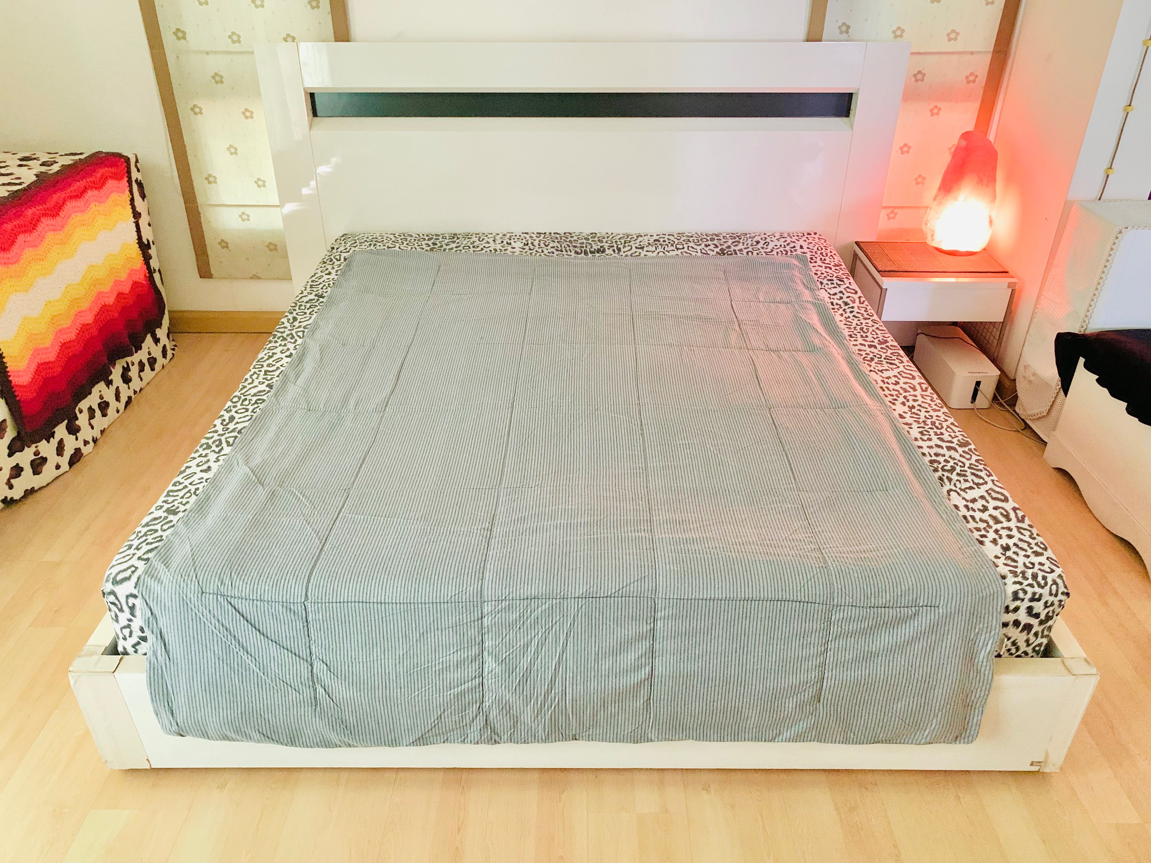 ผ้านวม ขนาด 5-5.5ฟุต สีเทาดำลายทาง ยี่ห้อ Comet Home (สภาพใหม่) มือสองขายตามสภาพ สินค้าเกาหลีแท้
