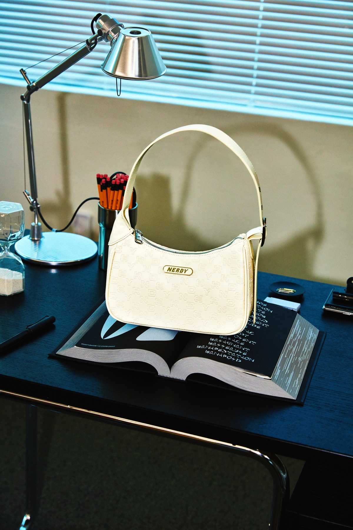 Nerdy Bag - Monogram Hobo Cream (พร้อมส่งจากทางแบรนด์)