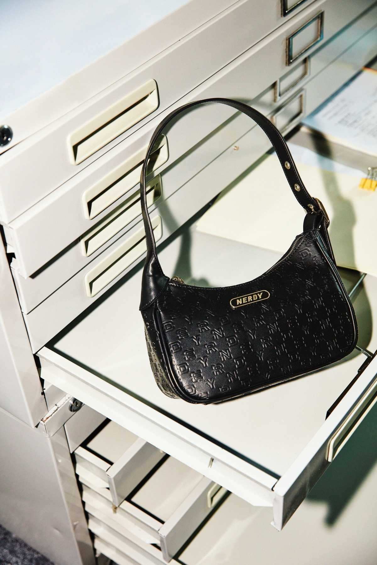 Nerdy Bag - Monogram Hobo Black (พร้อมส่งจากทางแบรนด์)