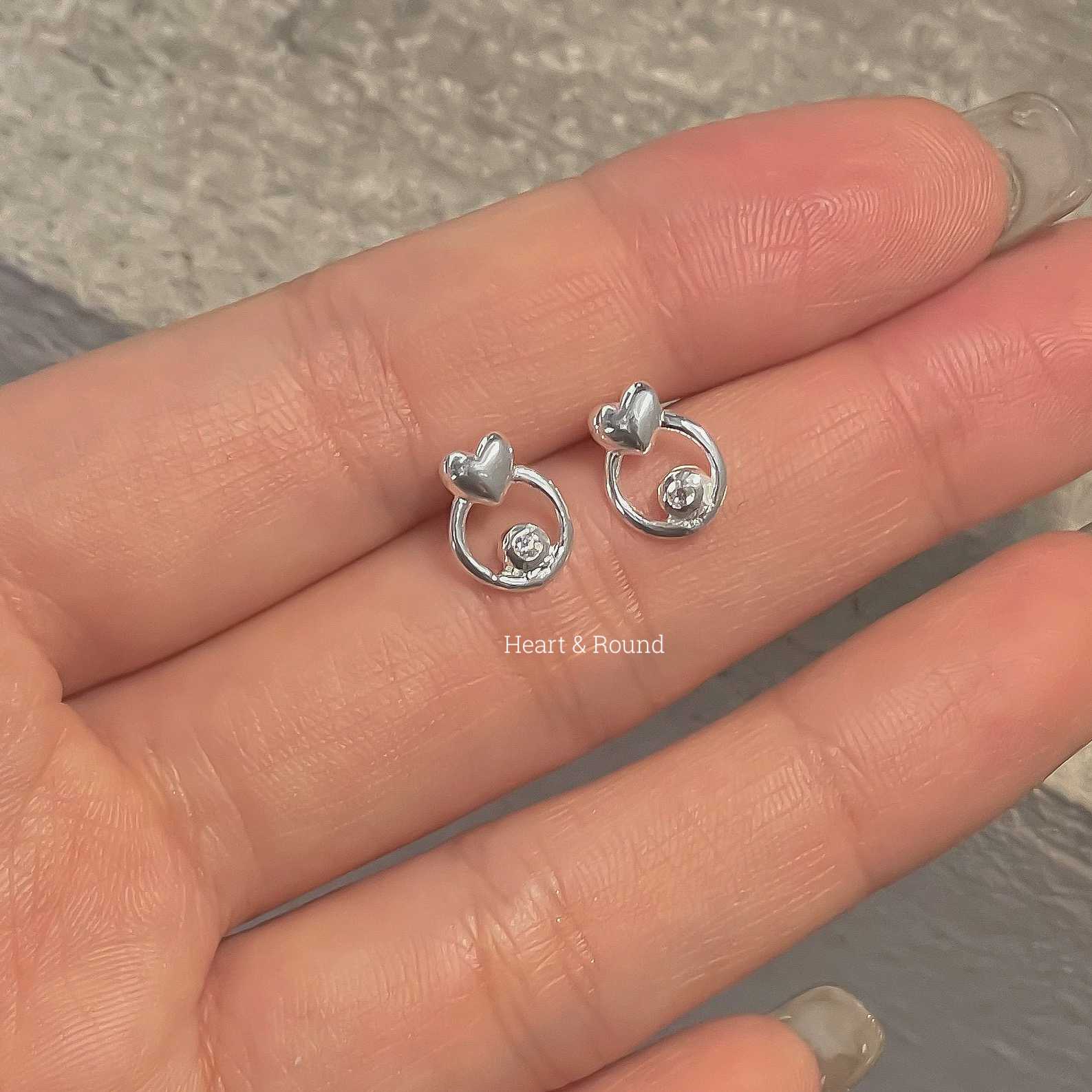 SV Classy heart earrings  (Dainty heat / Heart & round stud)