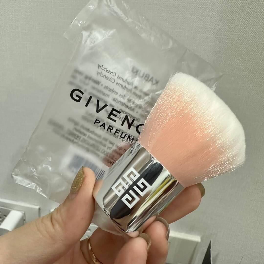 GIVENCHY KABUKI ブラシ すき