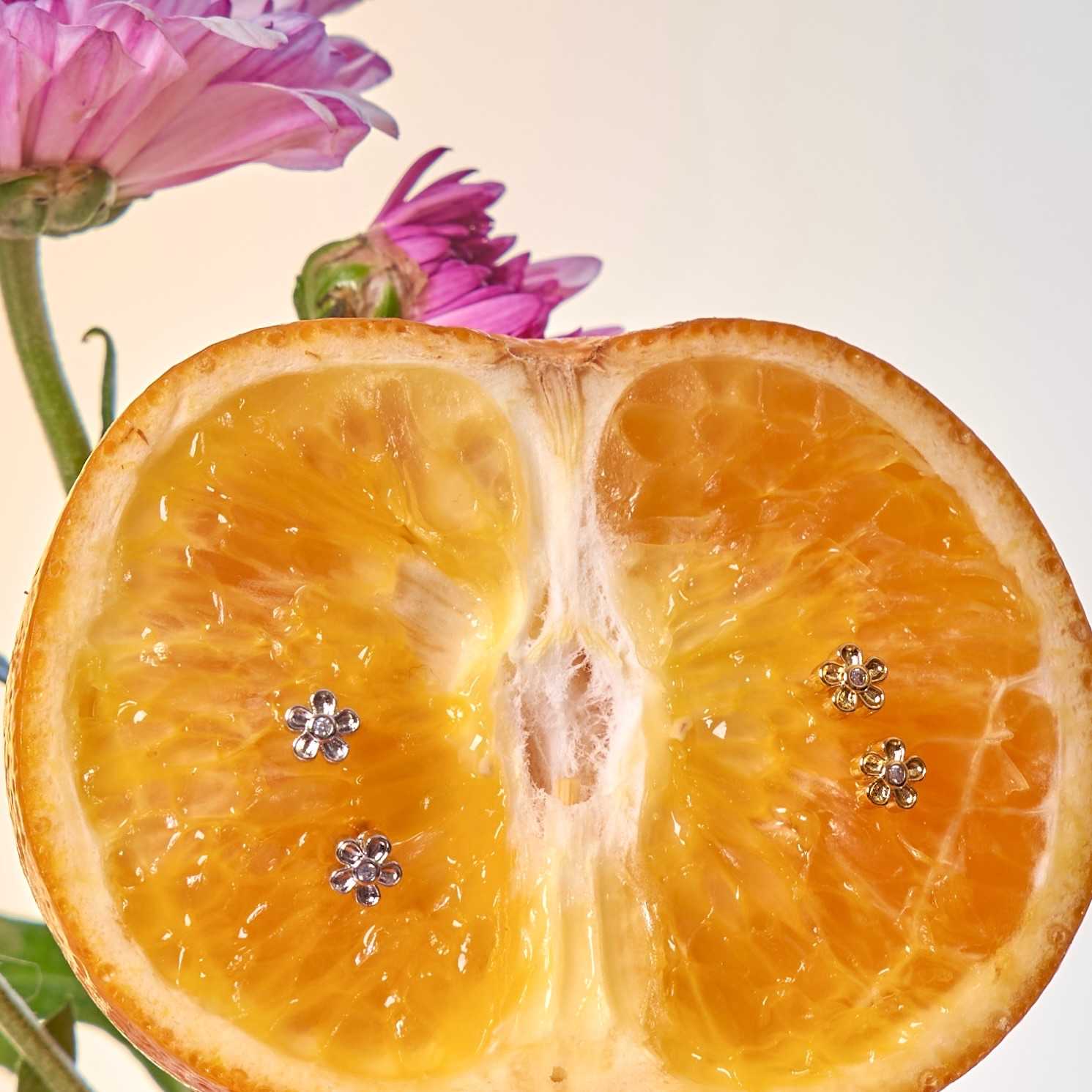 YVIS White Flower Gem Stud