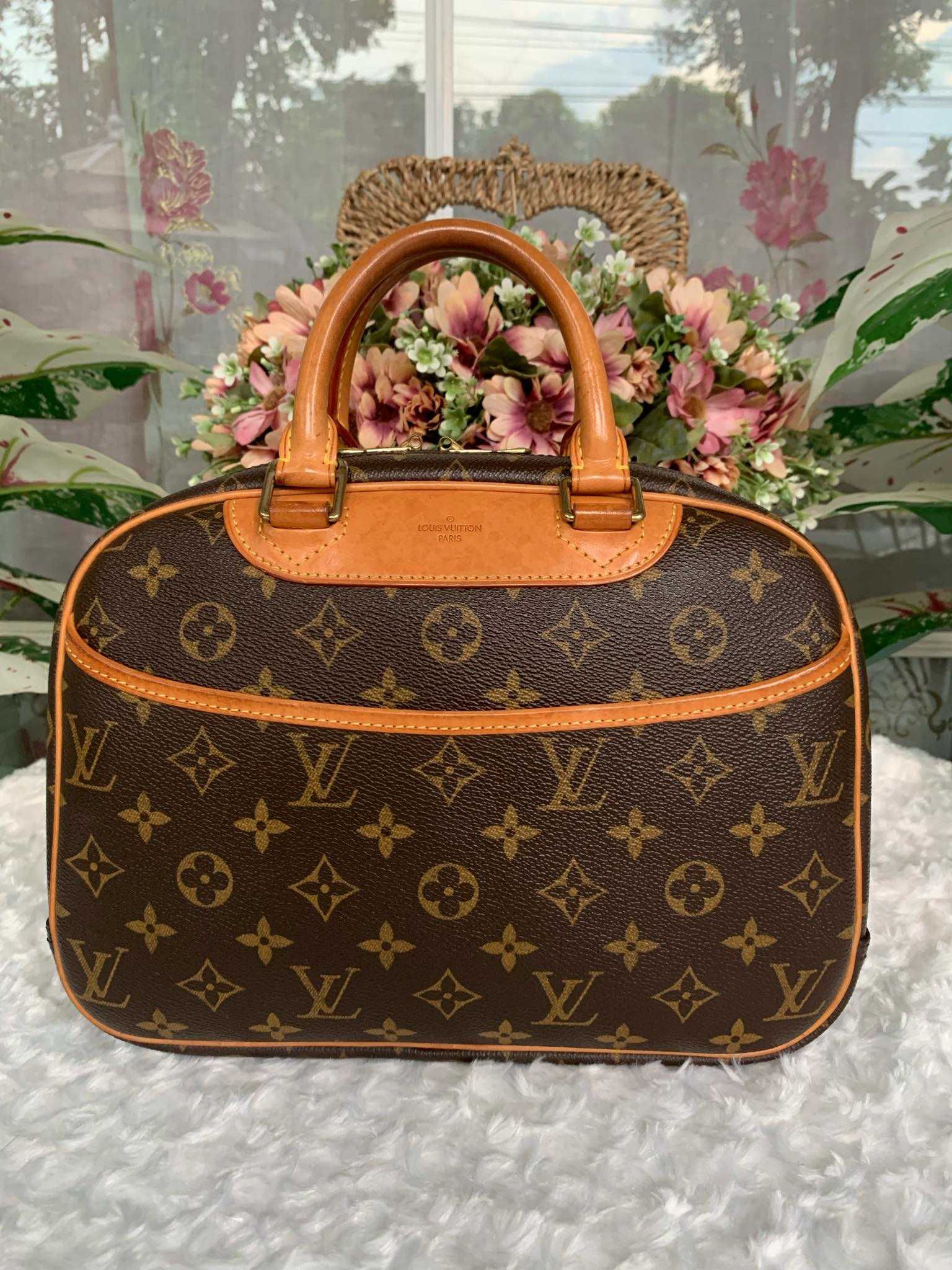 กระเป๋าทรงถือ LV Trouville PM Monogram