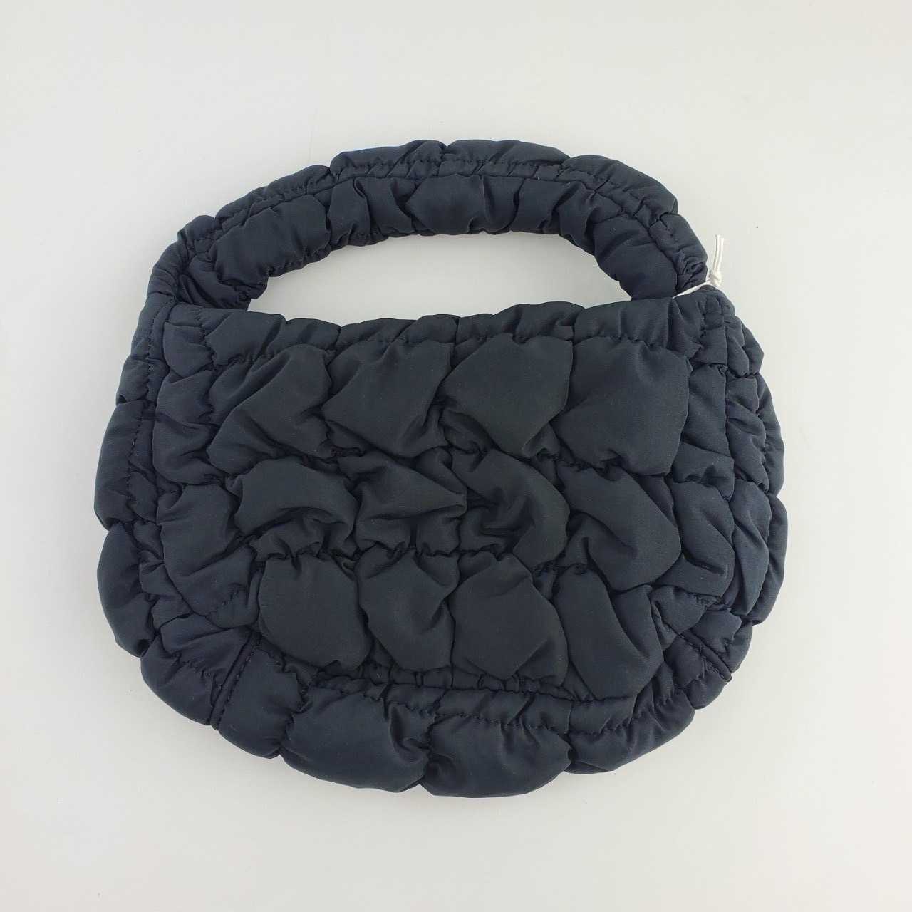 COS รุ่น Quilted Micro Bag สีดำ Black ใบเล็ก