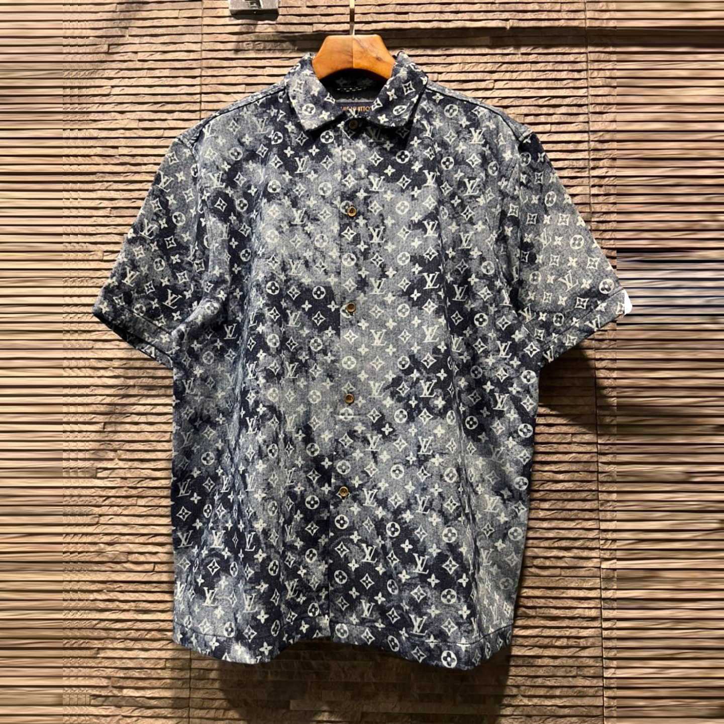 LOUIS VUITTON HAWAIIAN TAPESTRY SHIRT เสื้อคอปกเชิ้ต ฮาวาย แบรนด์หลุยส์วิตตอง