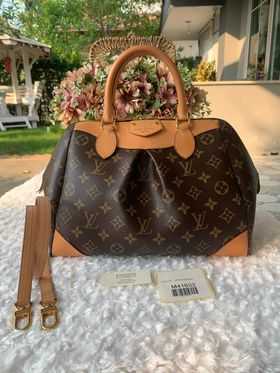 กระเป๋า Louis Vuitton Monogram Segur