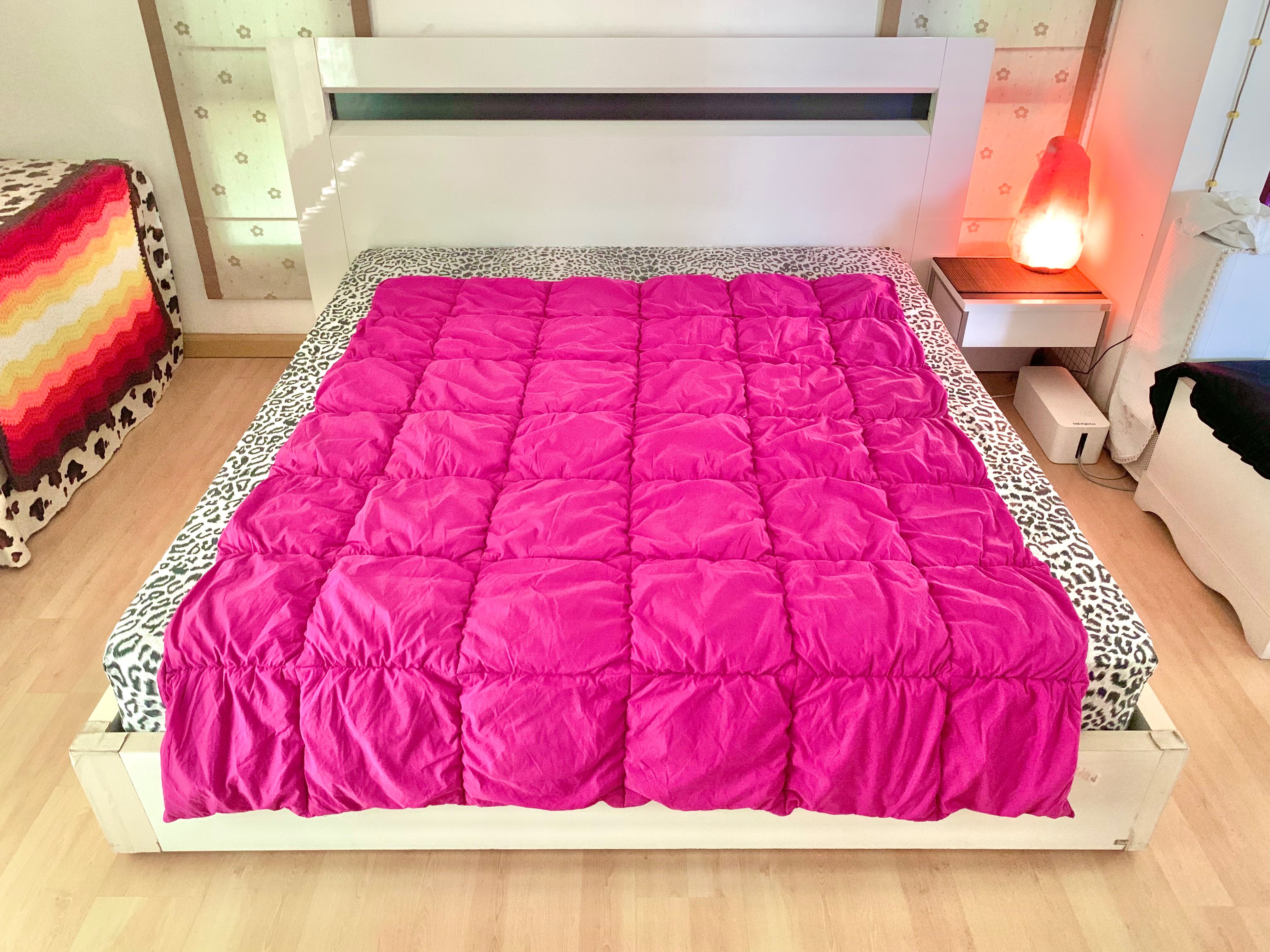 ผ้านวมขนเป็ด ขนาด 5ฟุต สีม่วงทูโทนลายเส้นกราฟฟิก ยี่ห้อ Hue Plus (ใหม่) มือสองสภาพดี เกาหลีแท้