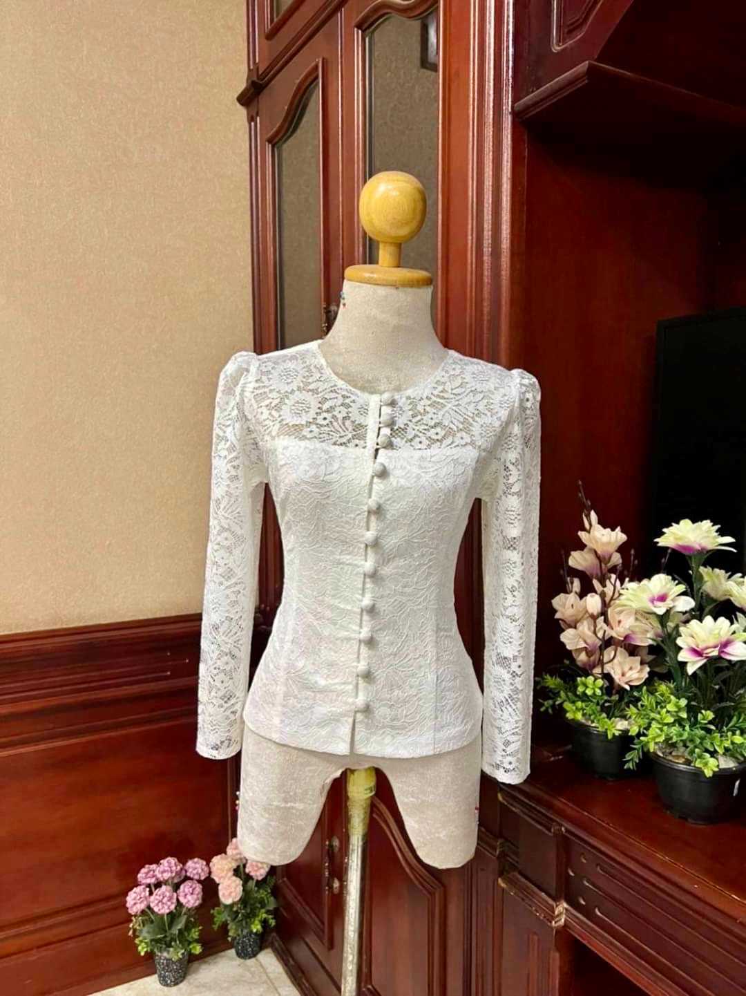 เสื้อลูกไม้ไทยเรือนต้น แขนยาว อัดกาวทุกตัว ทรงสวย แมชใส่กับกางเกงหรือผ้าถุง ใส่ไปงานบวช งานบุญ