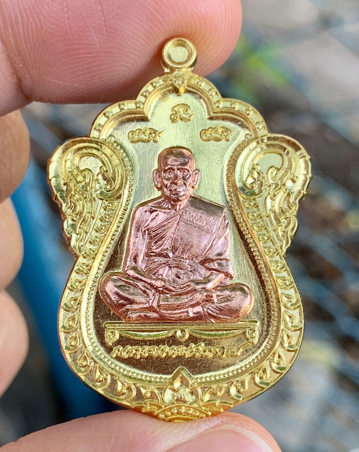 เหรียญเลื่อนสมณศักดิ์เนื้อทองทิพย์หน้ากาก