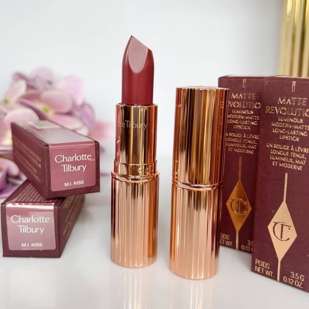 Charlotte Tilbury Matte Revolution Lipstick 3.5 g  สี M.I.KISS