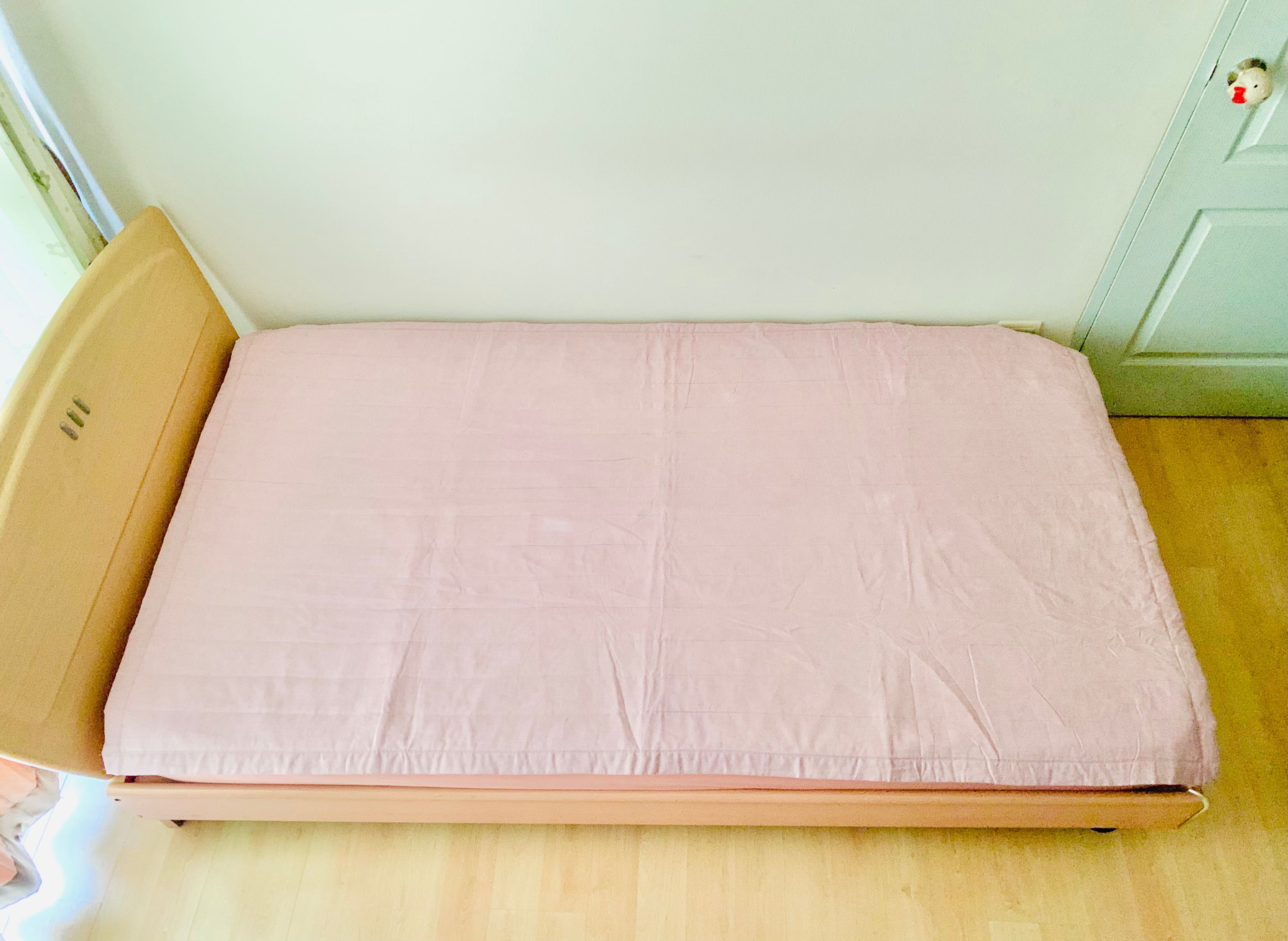 ผ้าปูรองนอน (แบบบาง) ขนาด 3.5ฟุต เอิร์ธโทนสีน้ำตาล ยี่ห้อ The-bodre (สภาพใหม่) มือสองเกาหลีแท้