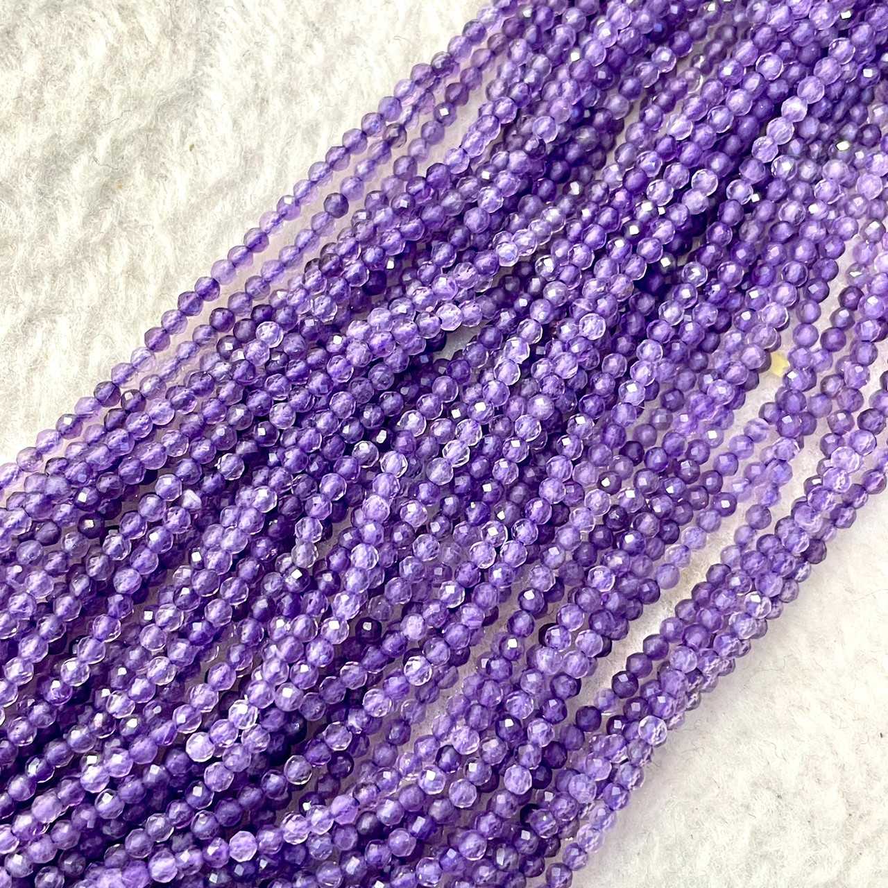 อเมทิตส์ (Amethyst) 2 mm เจียเหลี่ยม เส้นยาว