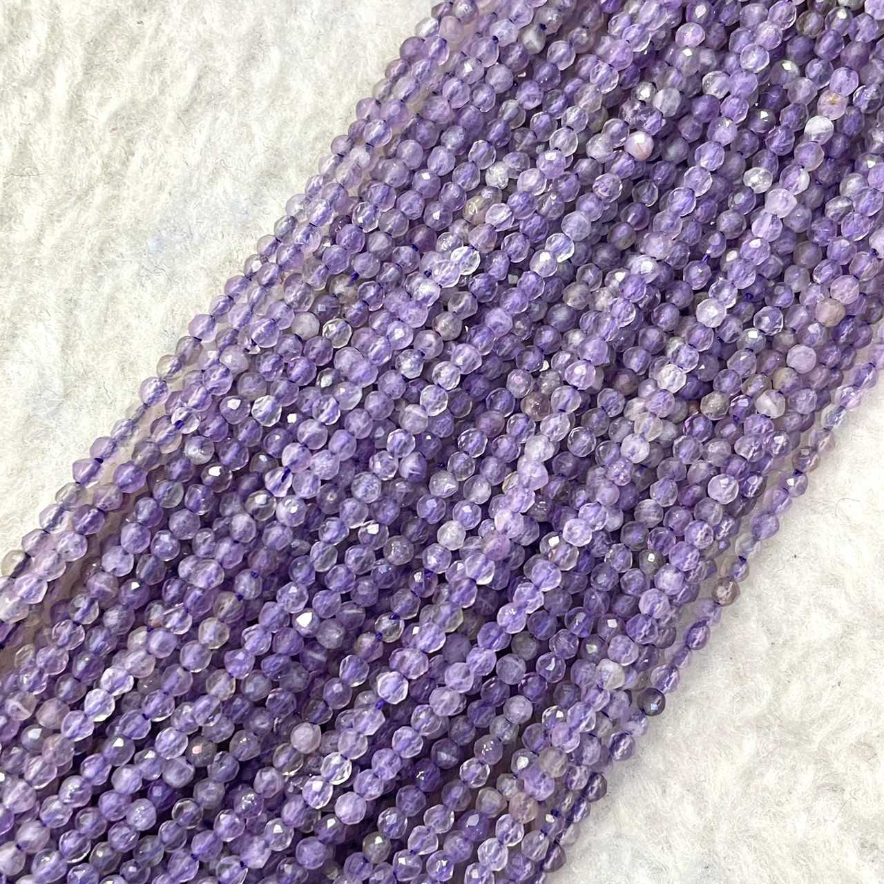 ลาเวนเดอร์ อเมทิสต์ (Lavender Amethyst) 2 mm เจียเหลี่ยม เส้นยาว