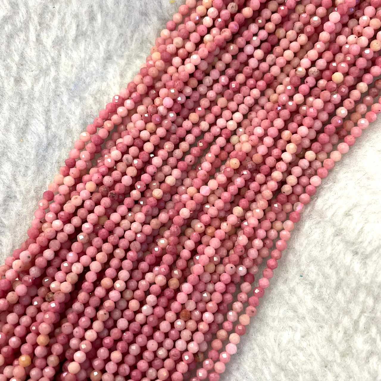 โรโดไนท์ คัดสี (Rhodonite) 2 mm เจียเหลี่ยม เส้นยาว