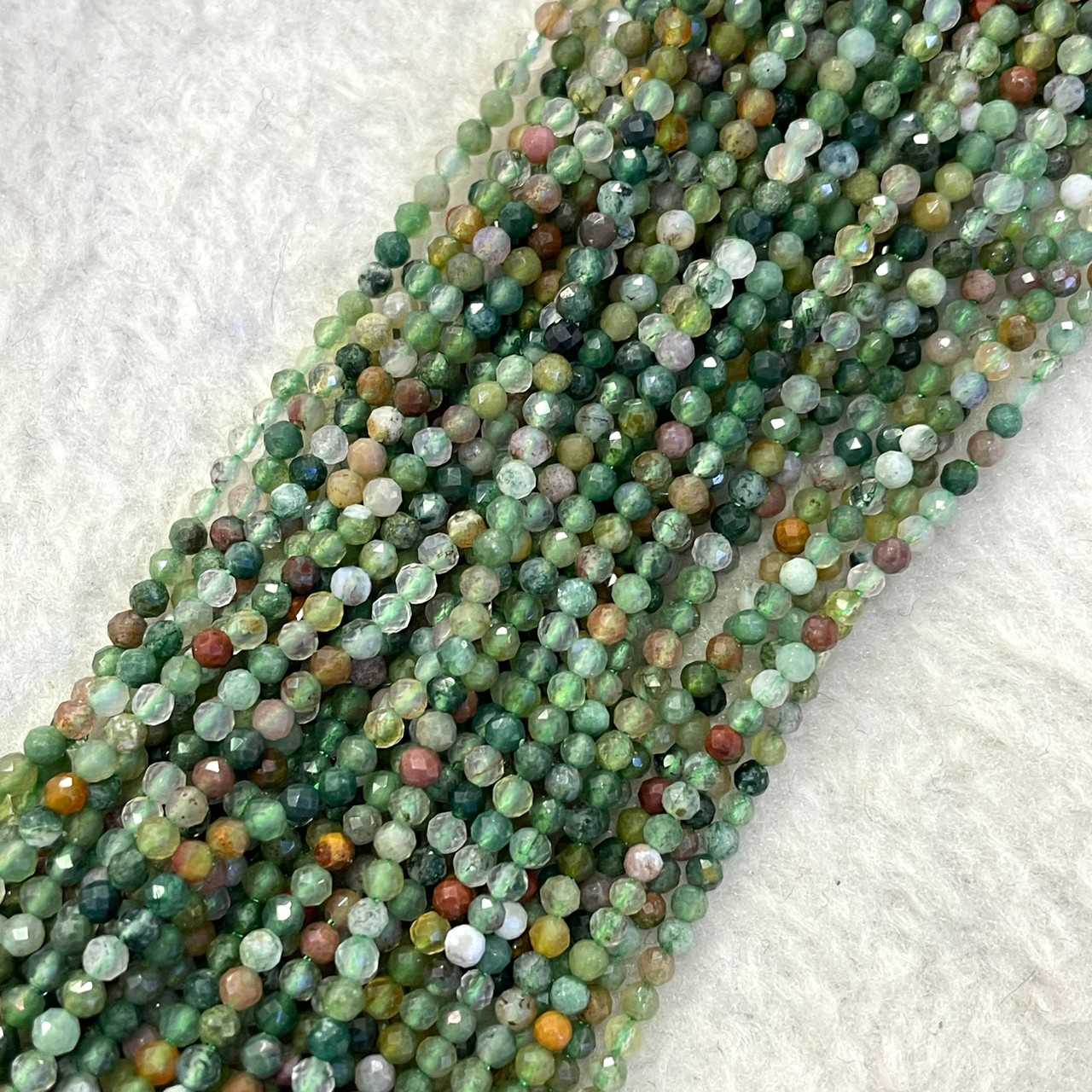 หยกรวมสี ( Mix Jade ) 2 mm เจียเหลี่ยม เส้นยาว