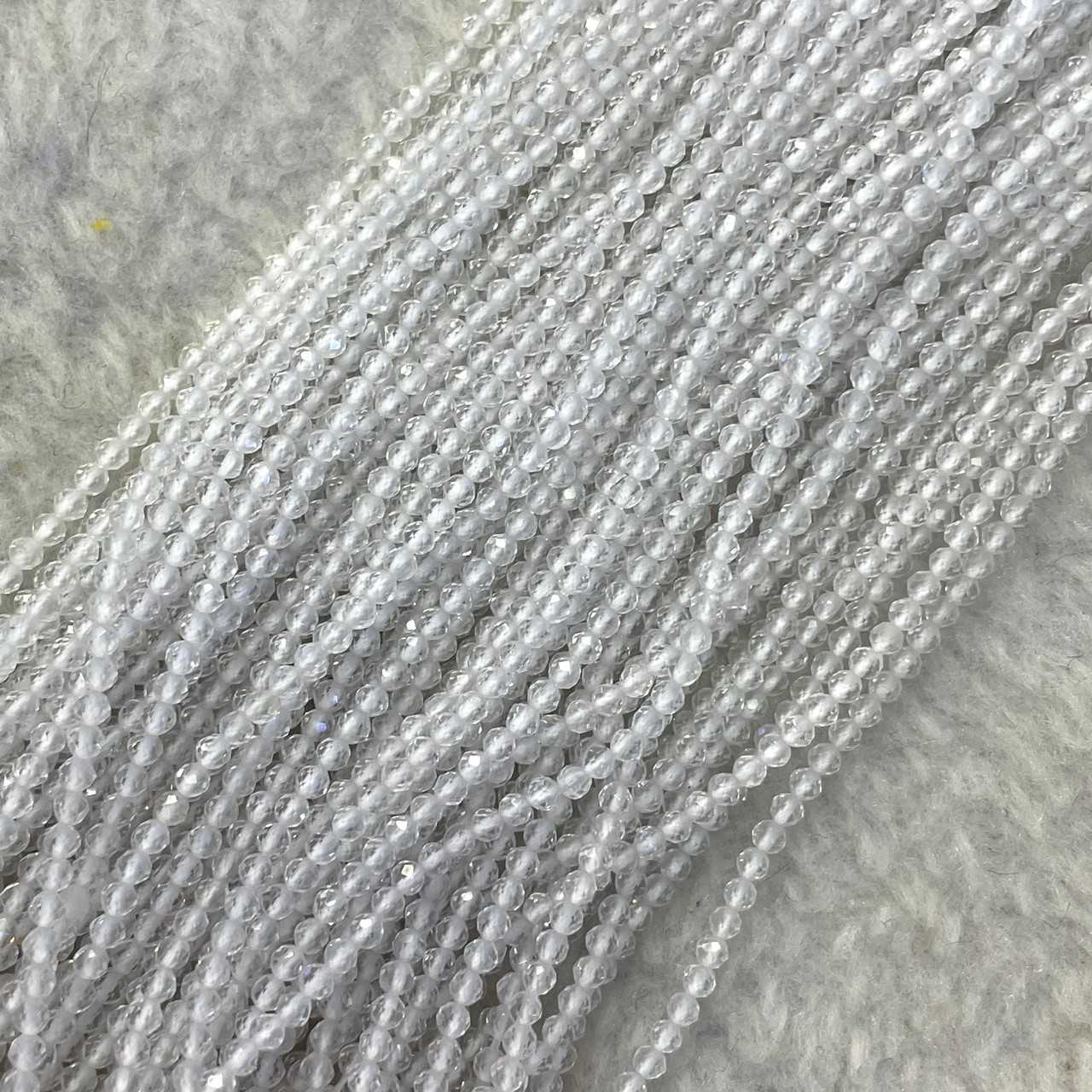 ควอตซ์ใส (Clear Quartz) 2 mm เจียเหลี่ยม เส้นยาว