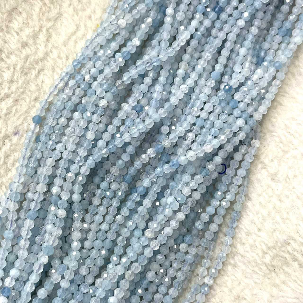 อความารีน (Aquamarine) 3 mm เจียเหลี่ยม เส้นยาว