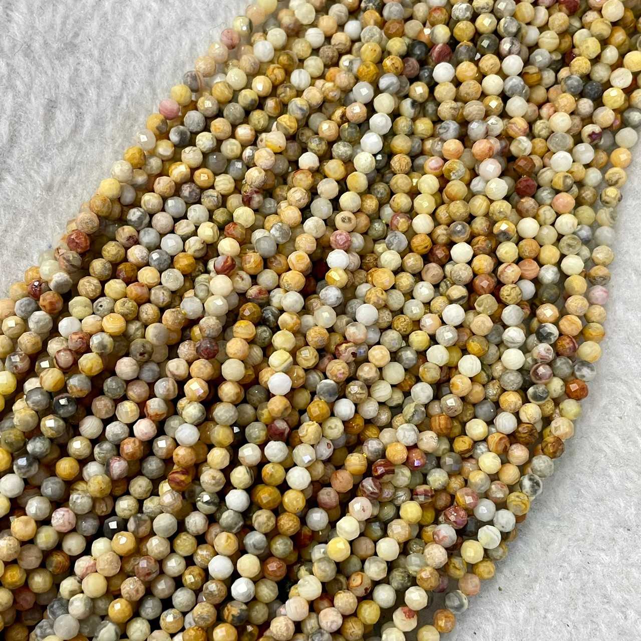 แจสเปอร์ทะเลทราย (Desert Jasper) 3 mm เจียเหลี่ยม เส้นยาว