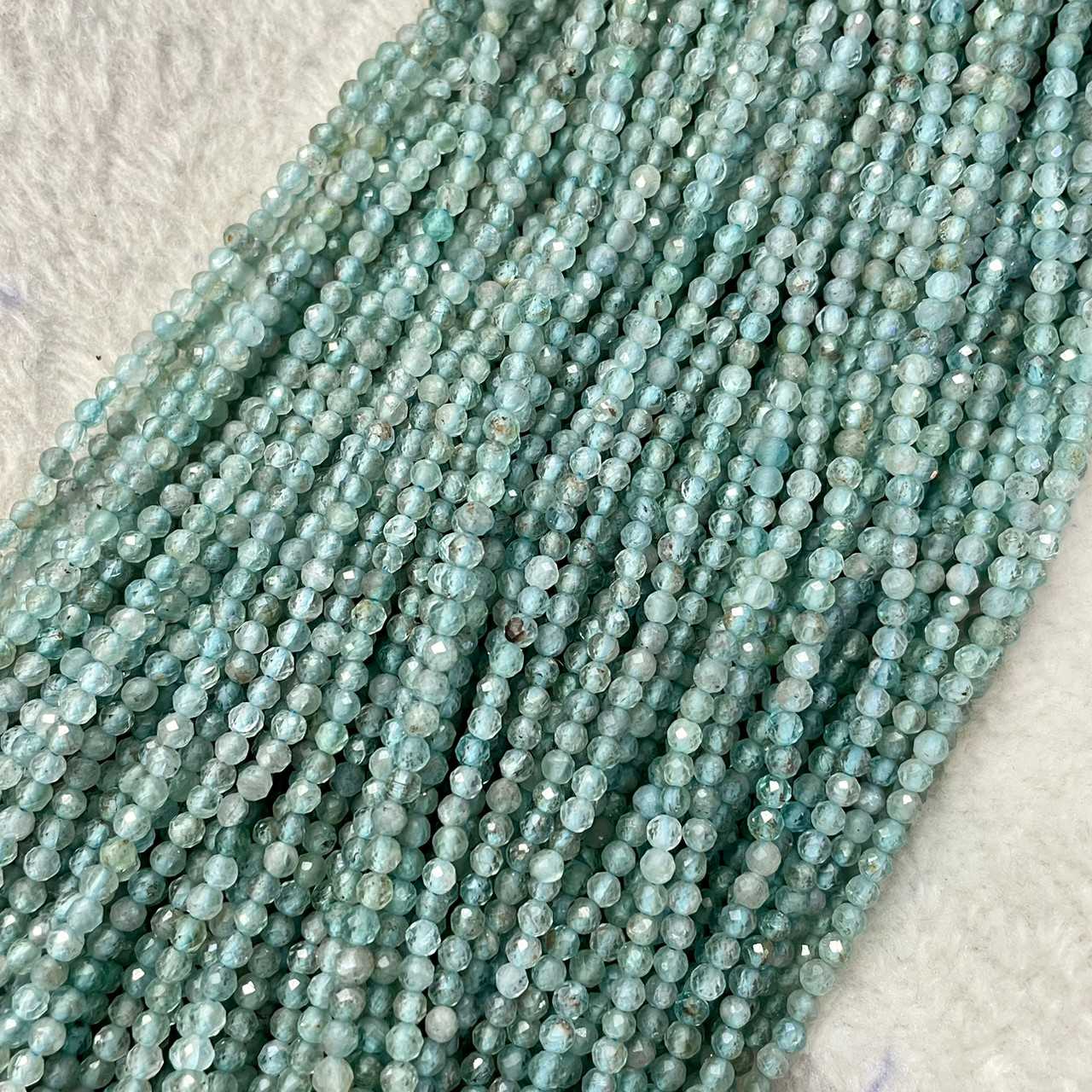 บลูอะพาไทด์ เนื้อใส (Blue Apatite) 3 mm เจียเหลี่ยม เส้นยาว