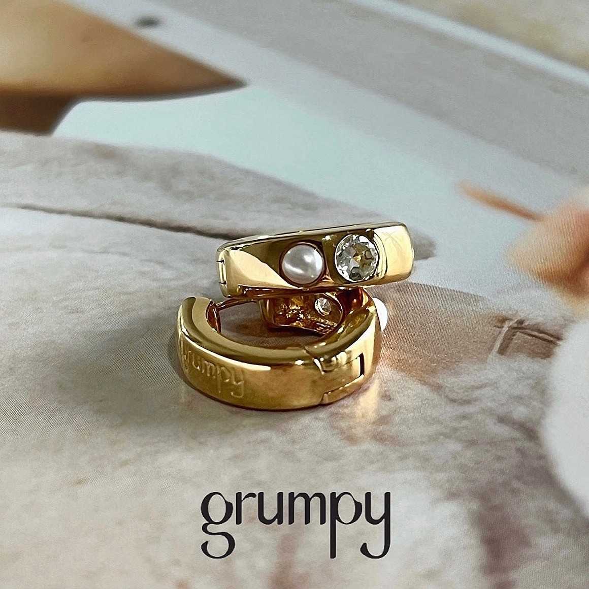 grumpy, topaz and pearl bold hoop