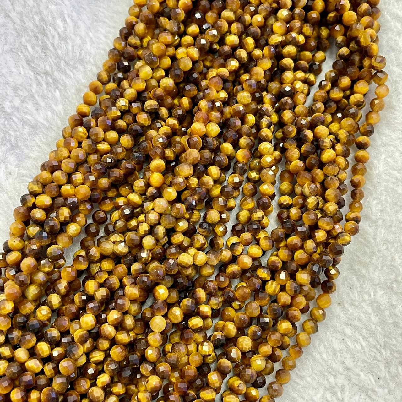 ตาเสือ สีเหลือง (Yellow Tiger's Eye) 4 mm เจียเหลี่ยม เส้นยาว