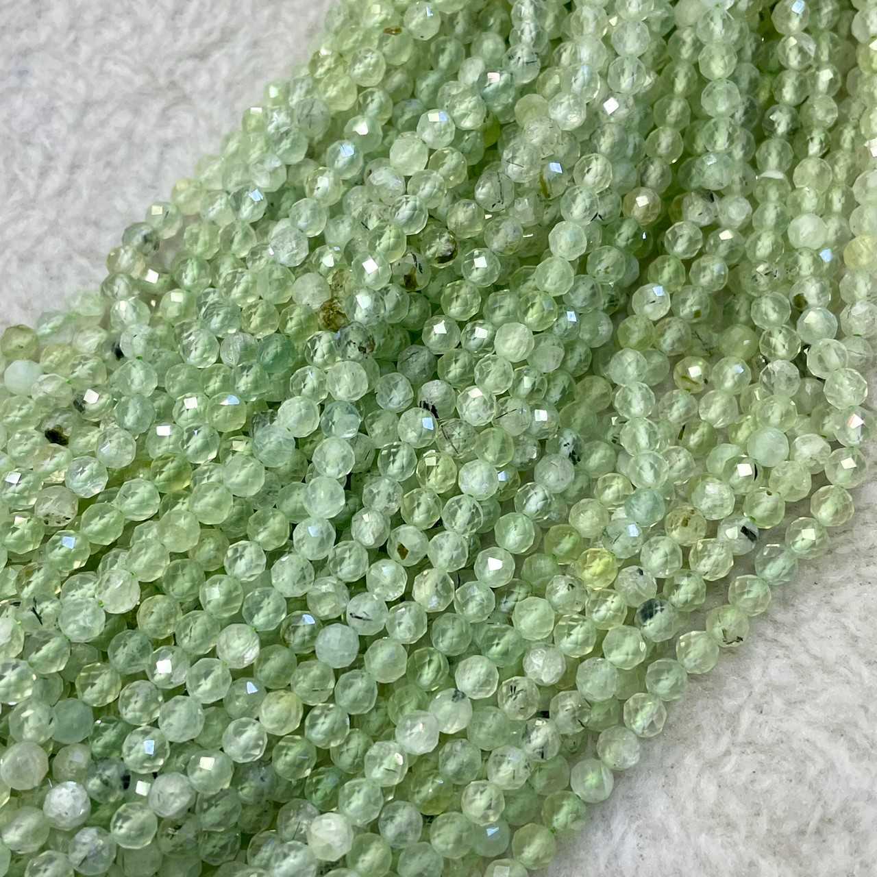 พีไนท์ / ไหมเขียว (Pynite) 4 mm เจียเหลี่ยม เส้นยาว