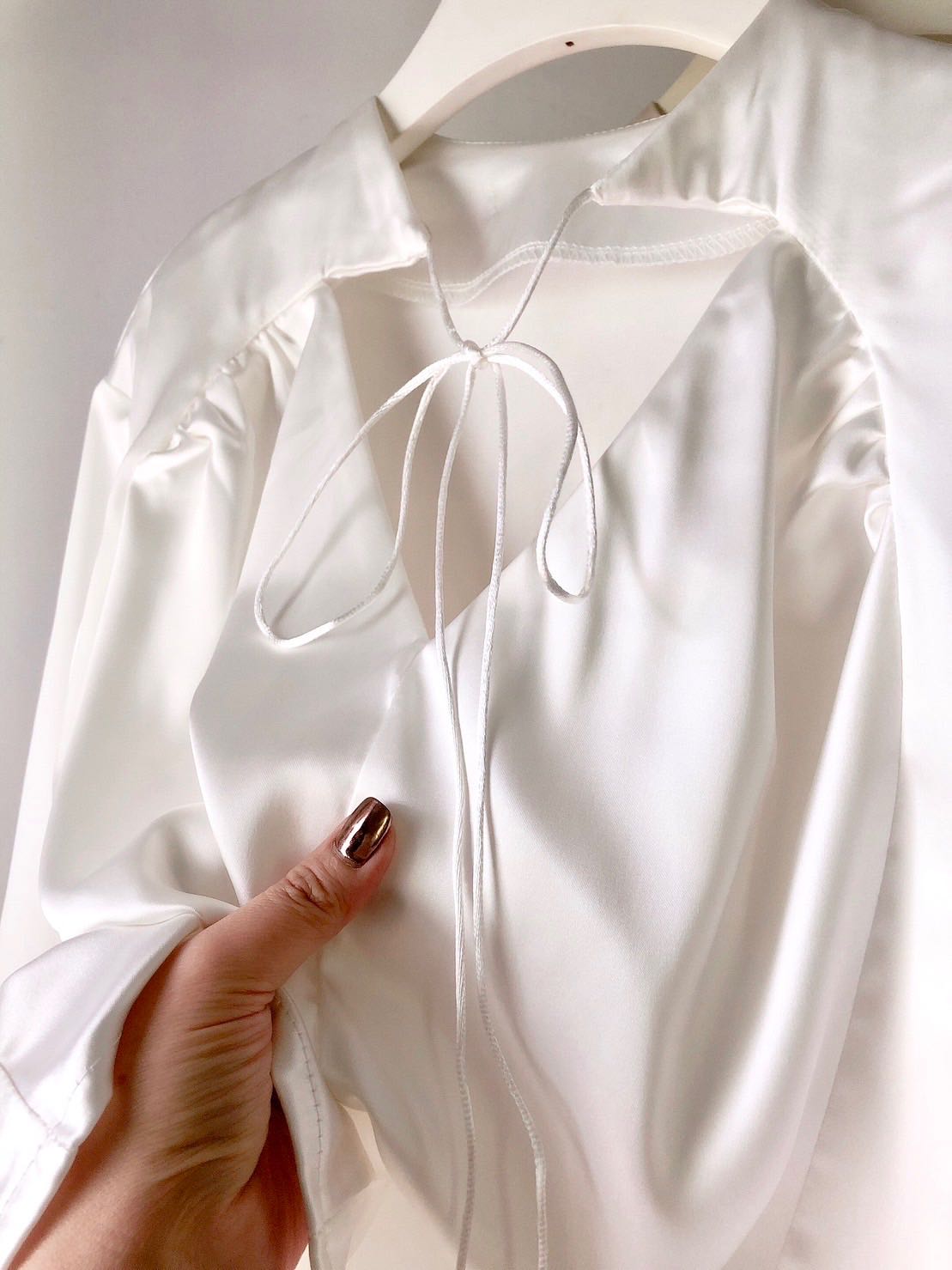 Tie-up Satin Top  ❤️ จาก Curated by M. 