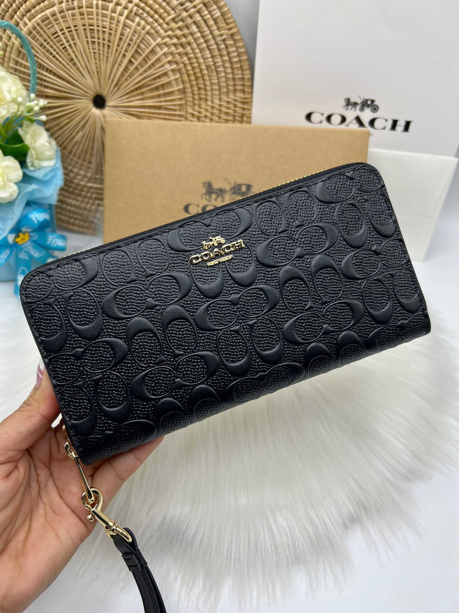 C781 กระเป๋าตังค์ coach (ตัดบัตรเคดิตทักแชทร้านก่อนนะคะพี่ๆ)
