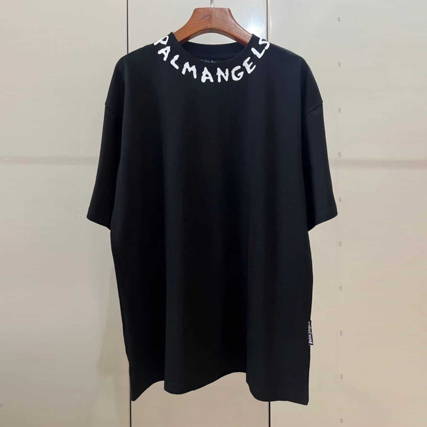 PALM ANGELS MEN SEASONAL LOGO TEE เสื้อยืดคอกลมแขนสั้น แบรนด์ปาล์มแองเจิล