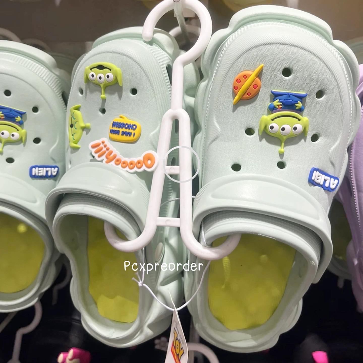 [Pre] รองเท้าแตะกรีนแมน/บัซไลท์เยีย/ล็อตโซ่