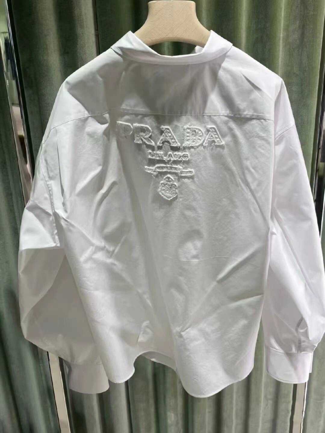 PRADA EMBROIDERED LOGO BACK COTTON LONG SLEEVE SHIRT เสื้อเชิ้ตคอปกแขนยาว ปราด้า