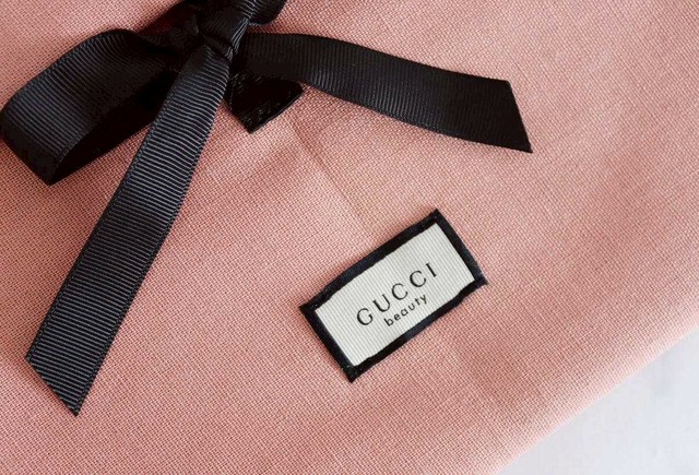 Pochette gucci beauty store