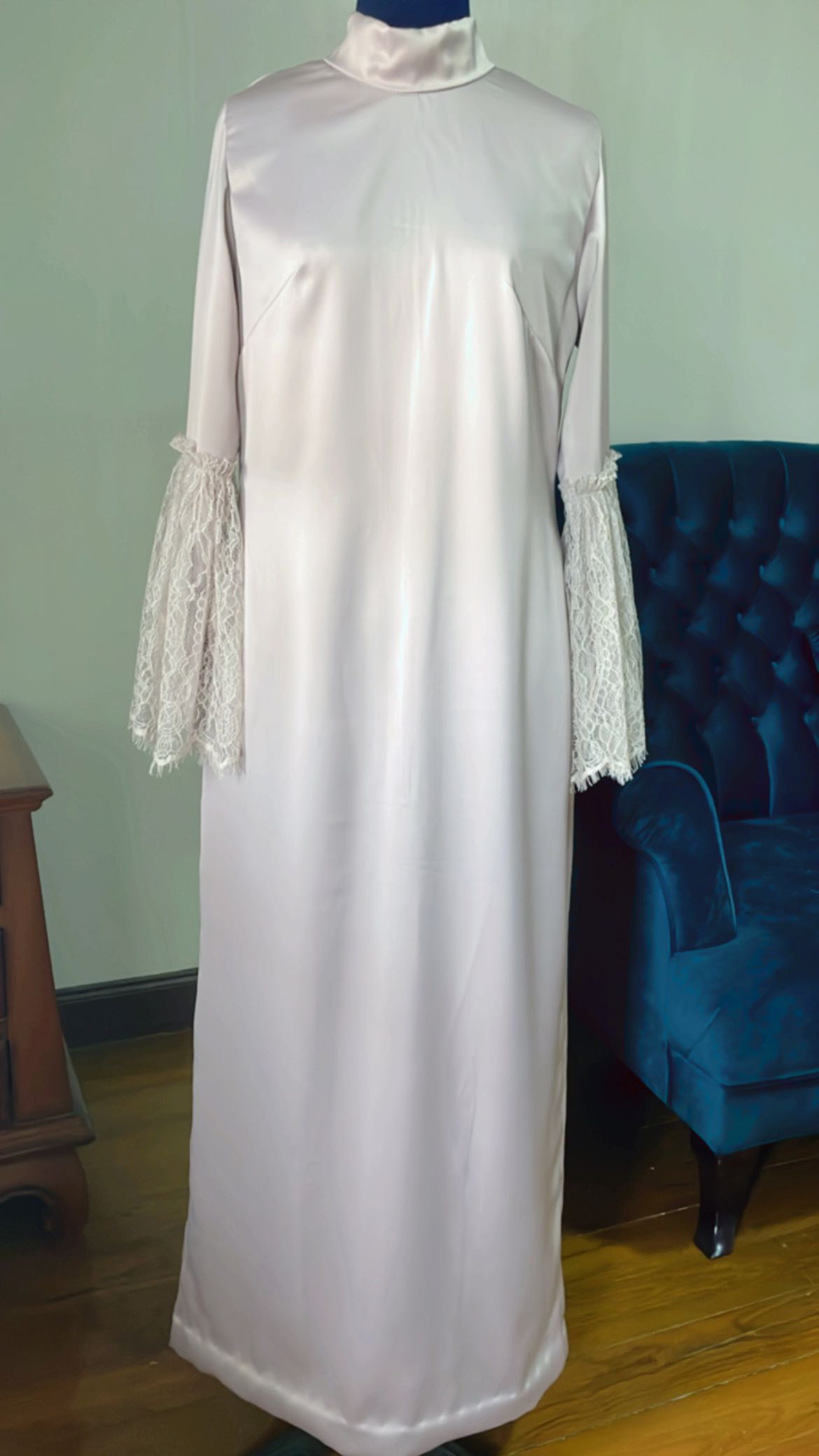 Minimal dress with French lace (pre-order)