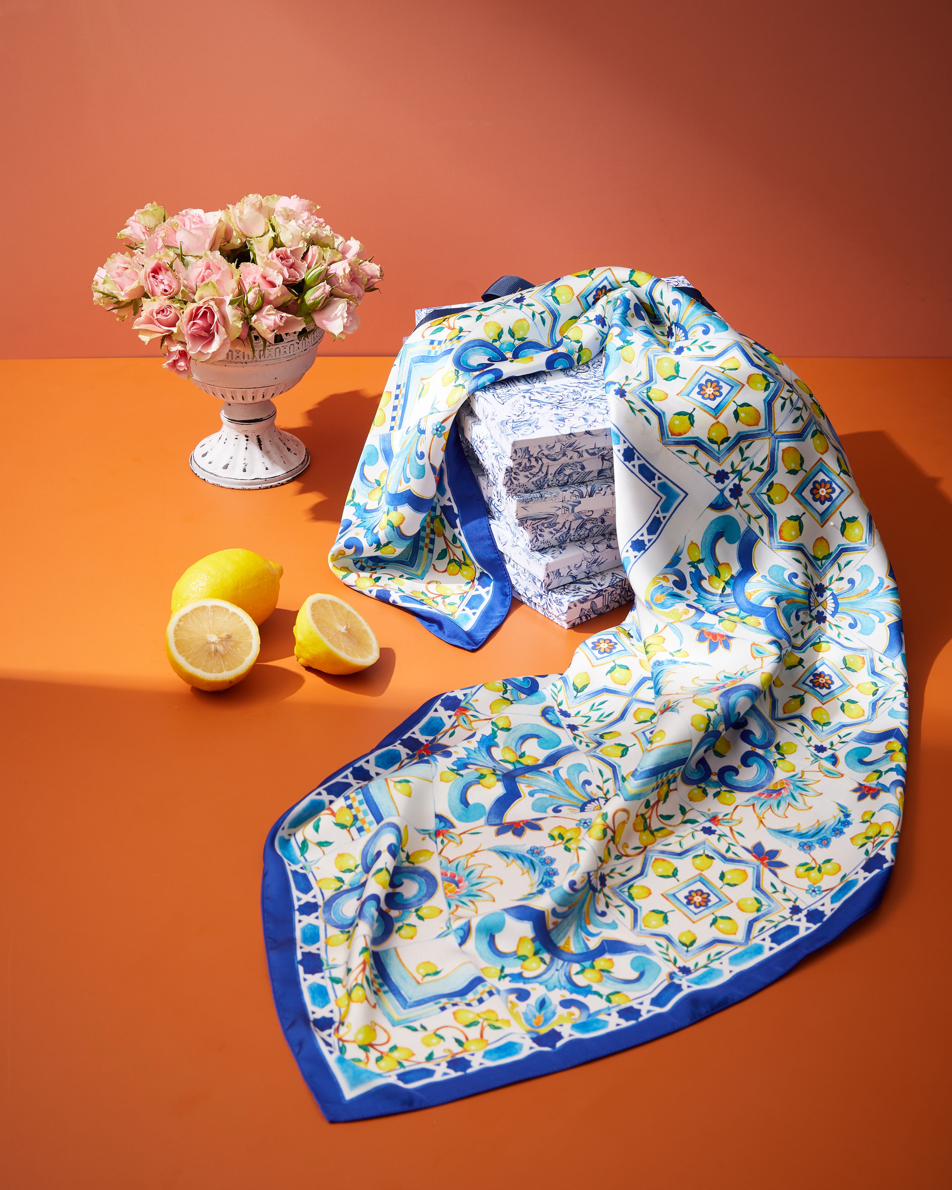 ผ้าพันคอ ผ้าคลุมไหล่ Silk Satin 90x90 cm ลาย Medina de Tunis