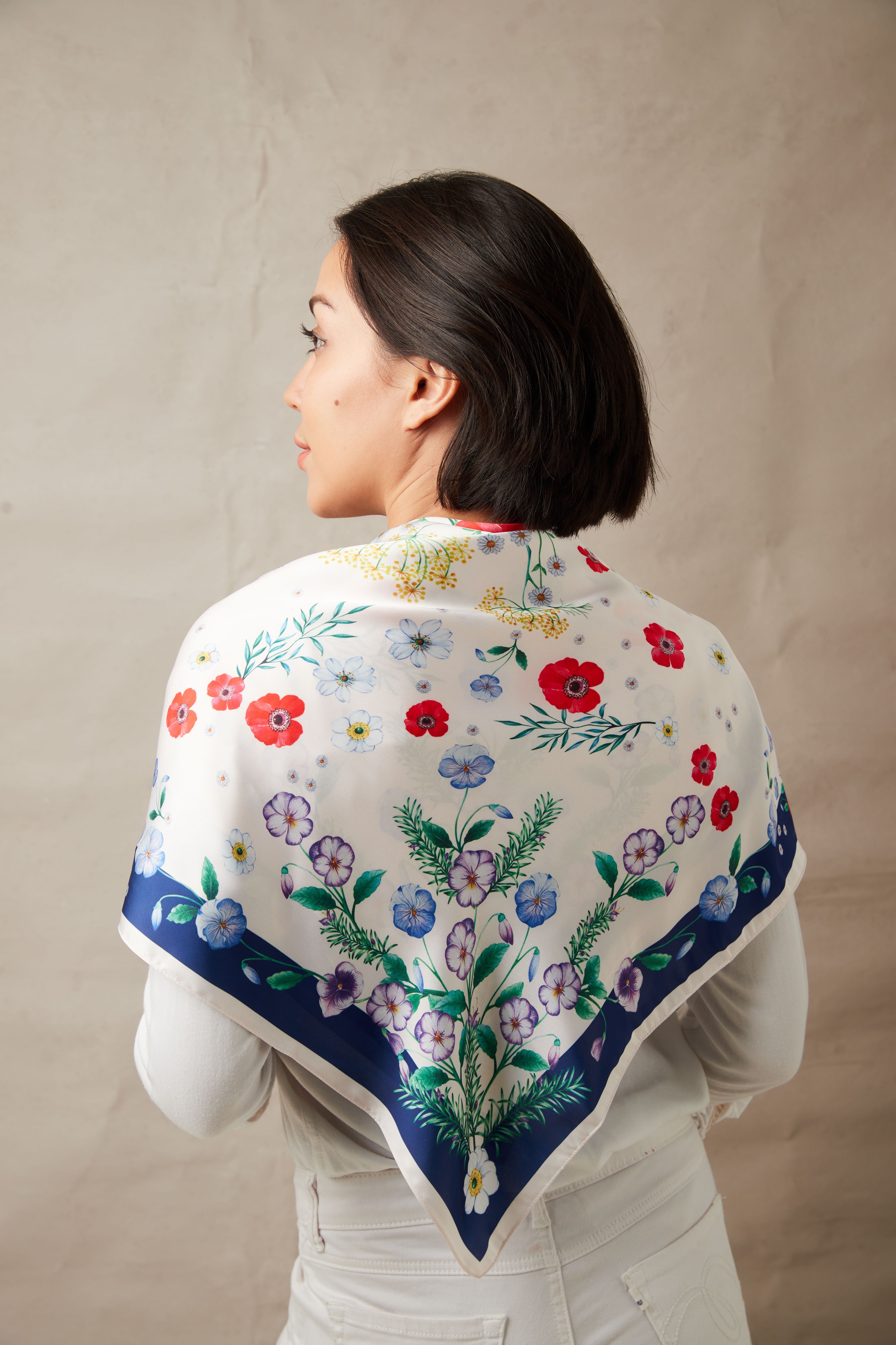 ผ้าคลุมไหล่ ผ้าพันคอ 90x90 cm. Silk Satin ลาย Ophelia Pearl