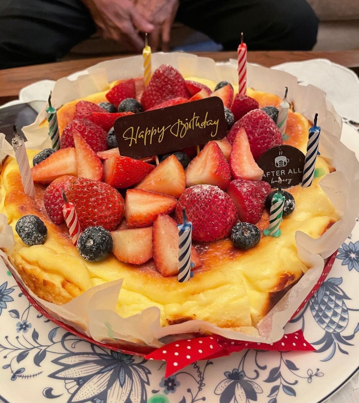Berry burnt cheesecake