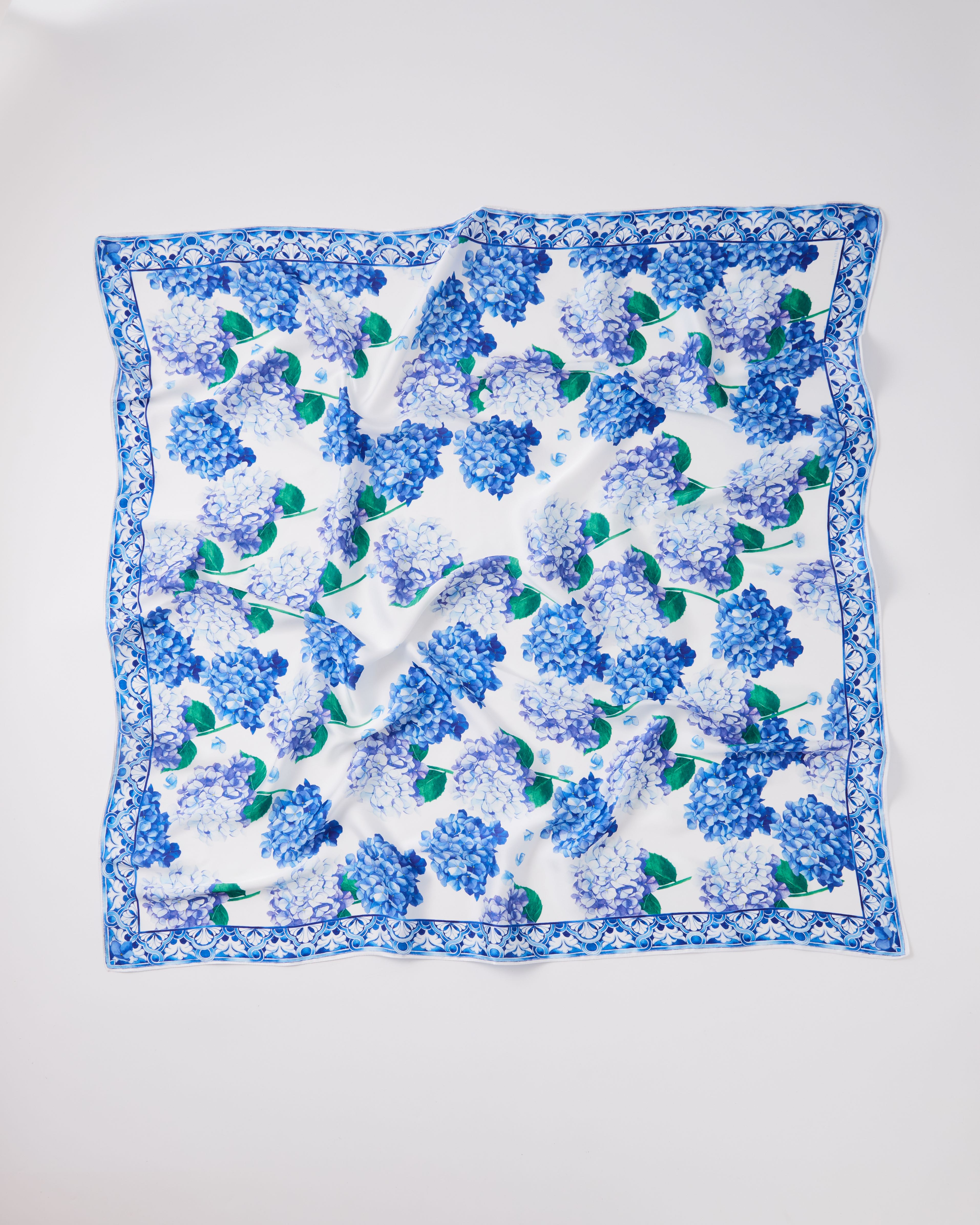 ผ้าพันคอ ผ้าคลุมไหล่ ขนาด 90x90 cm. Silk satin ลาย Hydrangea