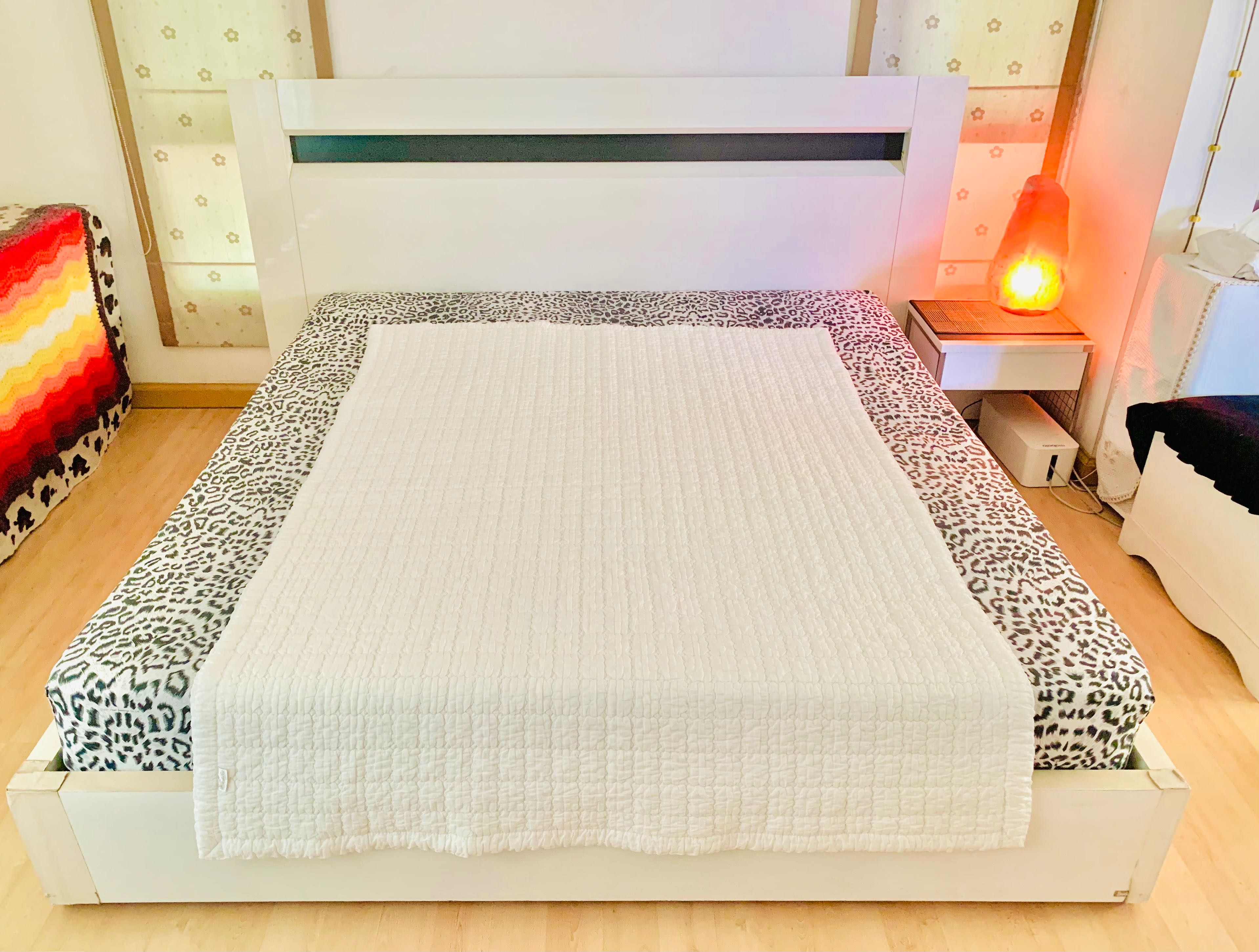 ผ้าปูรองนอน (แบบหนา) ขนาด 4-4.5ฟุต สีขาว ยี่ห้อ Bautelie Home (สภาพใหม่) มือสองสภาพดี เกาหลีแท้
