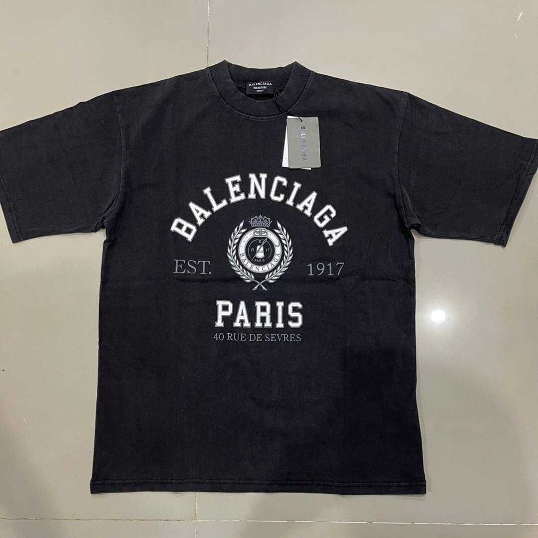 BALENCIAGA 1917 40 RUE DE SEVRES T-SHIRT BLACK เสื้อยืดคอกลมแขนสั้น บาลองเซียก้า ปี ค.ศ.1917
