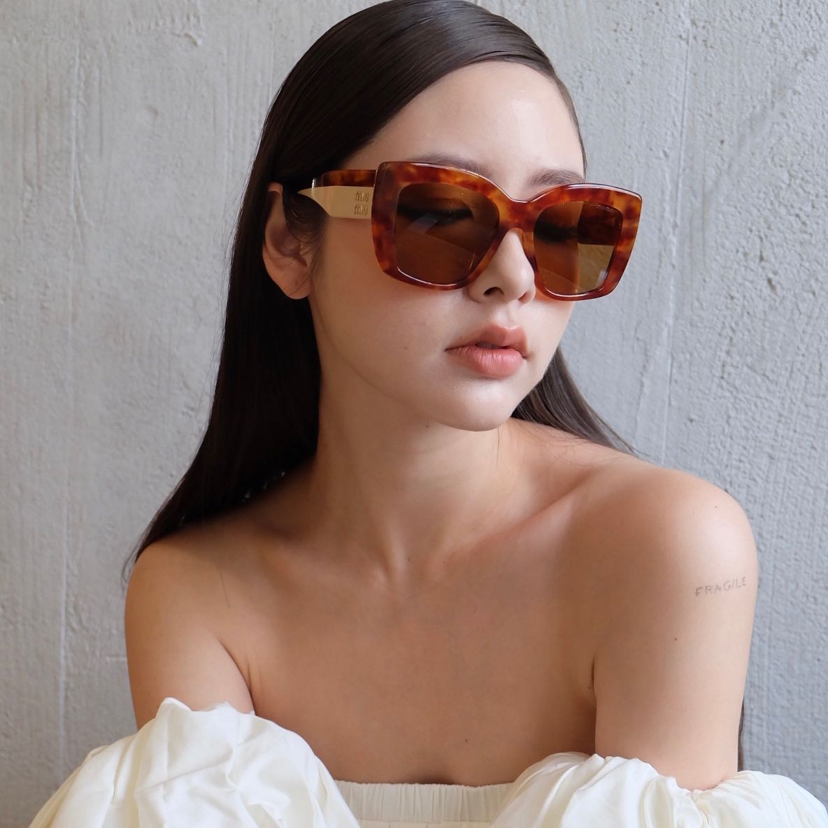 MIUMIU sunglasses / 04W